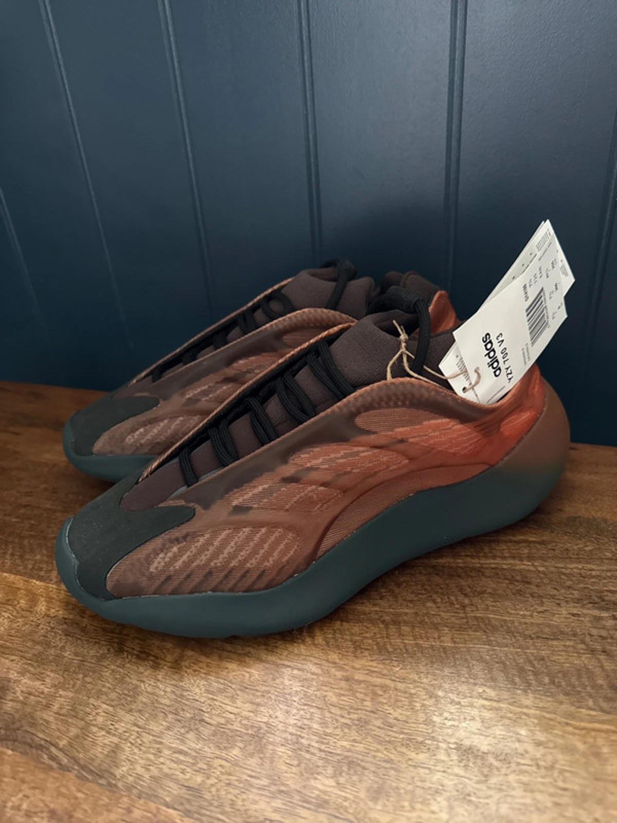 Men’s Yeezy 700 V3 Copper Fade Chunky Sole Trainers - Uk7.5 - 1295