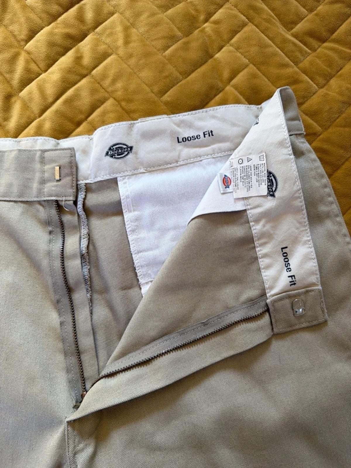 Men’s Dickies Baggy Fit Cargo Shorts In Beige - W36 - 3262