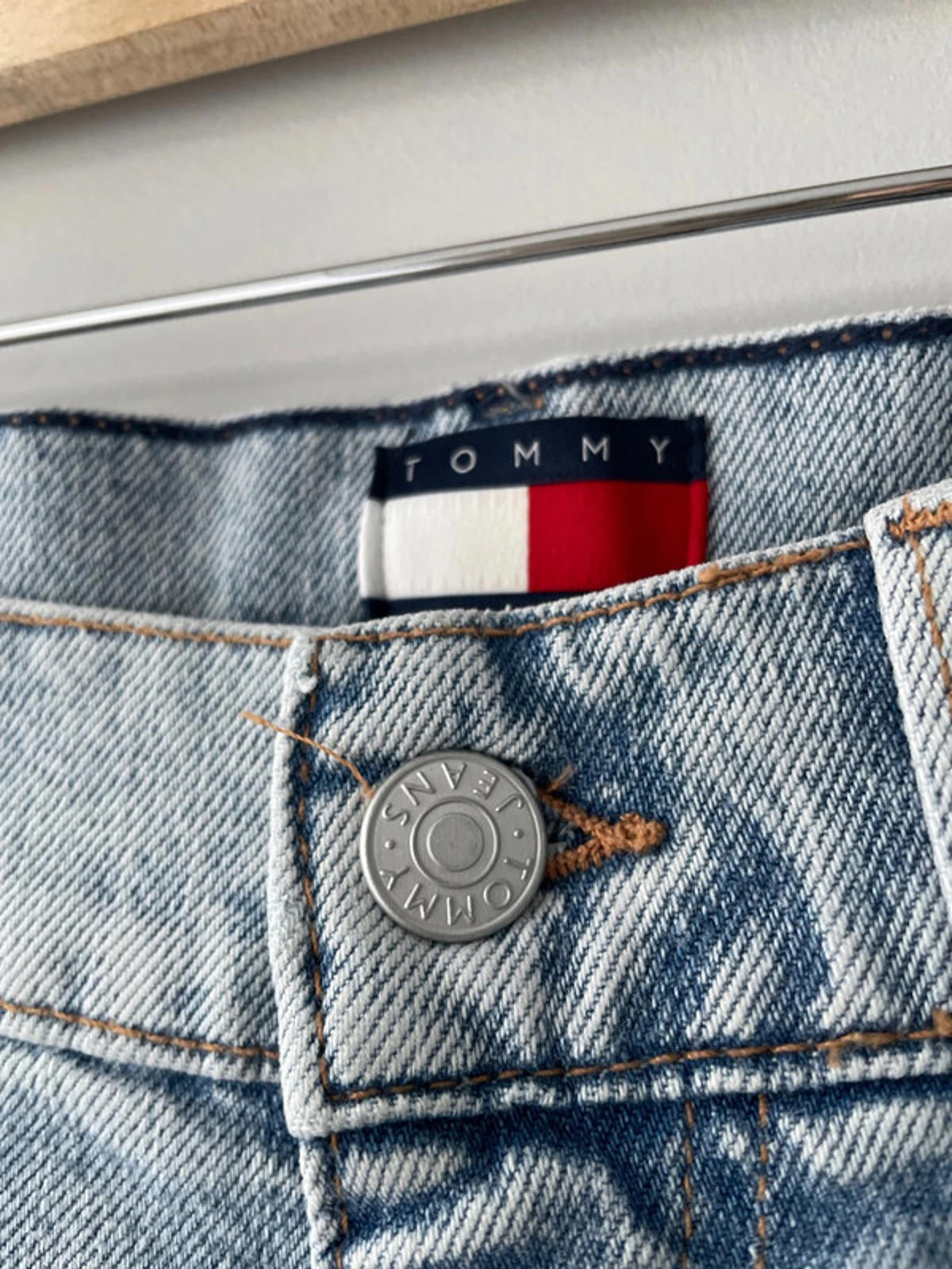 Men’s Tommy Hilfiger Jamie Loose Fit Ripped Effect Jeans In Blue - W32/L32 - 2524