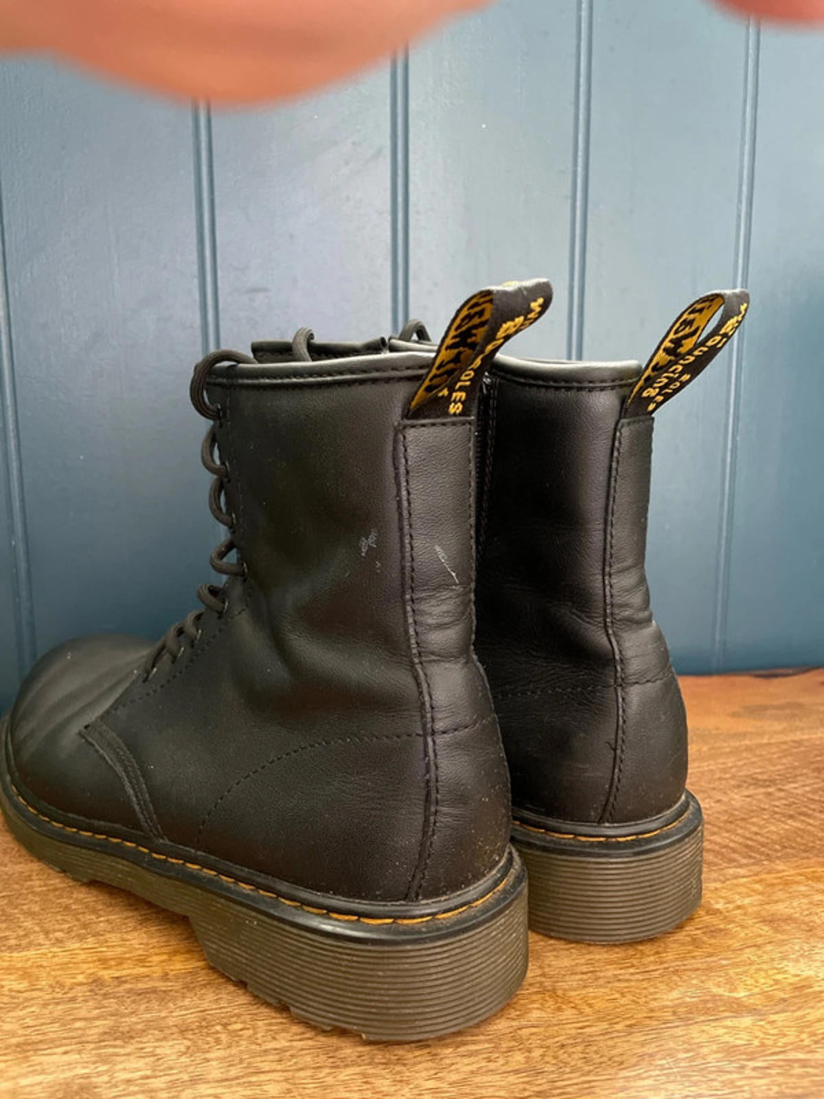 Women’s Dr Martens 1460Y Premium Leather Lace Up Boots In Black - UK5- 2170