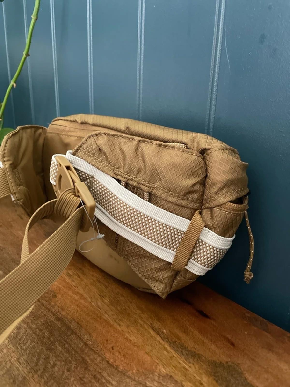Unisex Nike ACG Karst Cross Body Bag In Stone - 2951