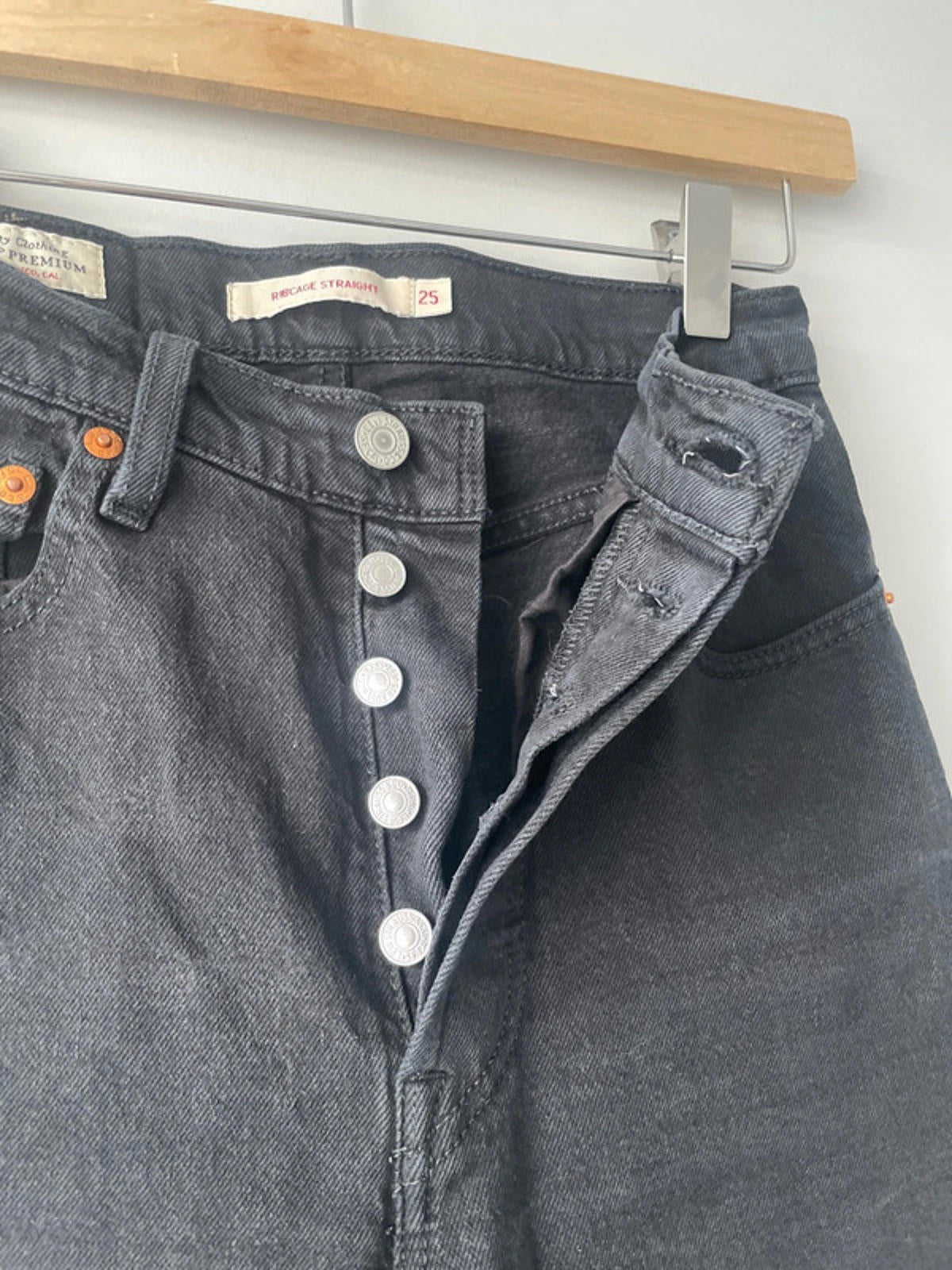 Women’s Levi’s High Waisted Ribcage Straight Fit Jeans In Black - W25/L27 - 2206