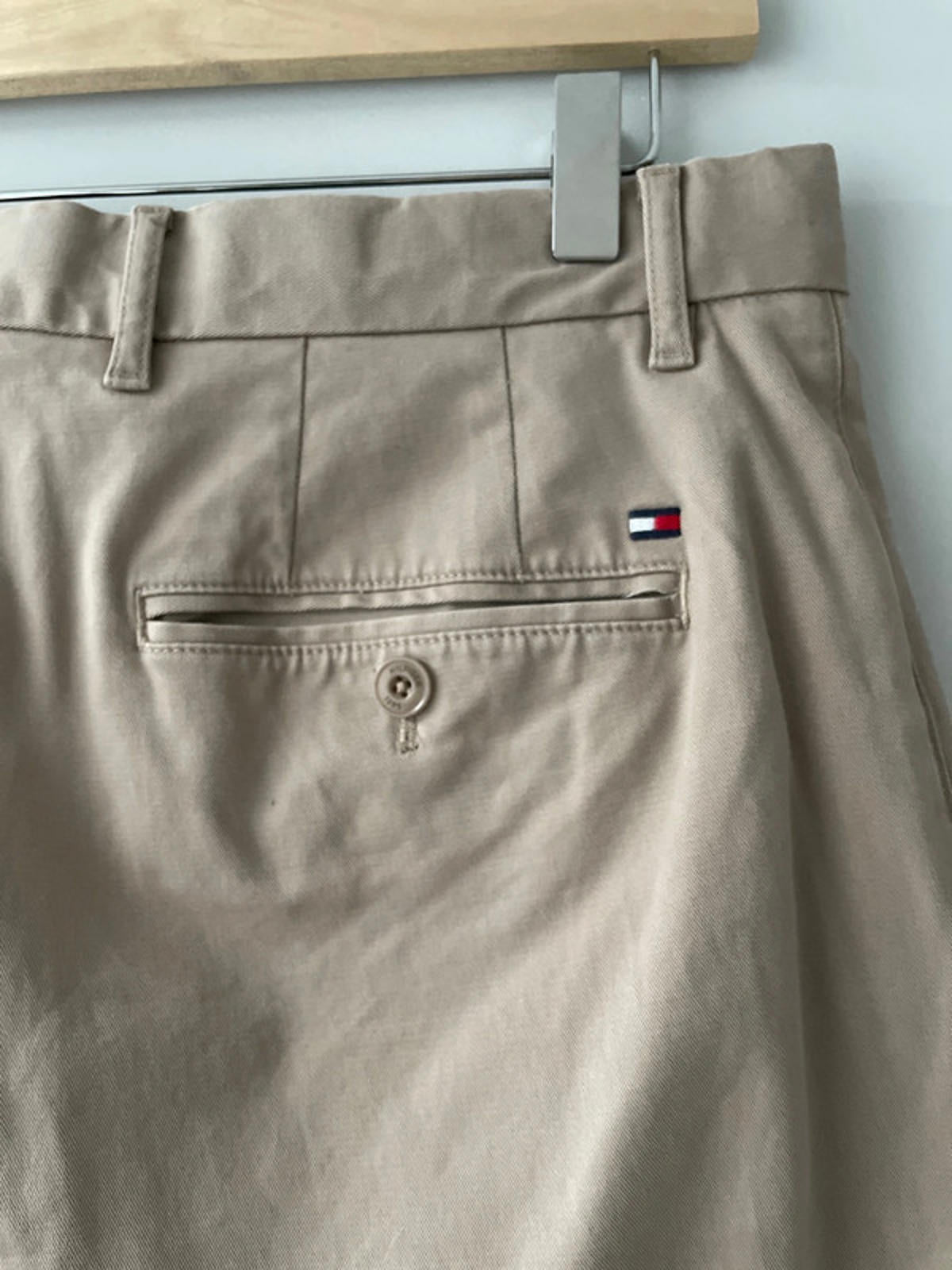 Men’s Tommy Hilfiger Denton Straight Leg Chino Trousers In Beige - W32/L32 -2874