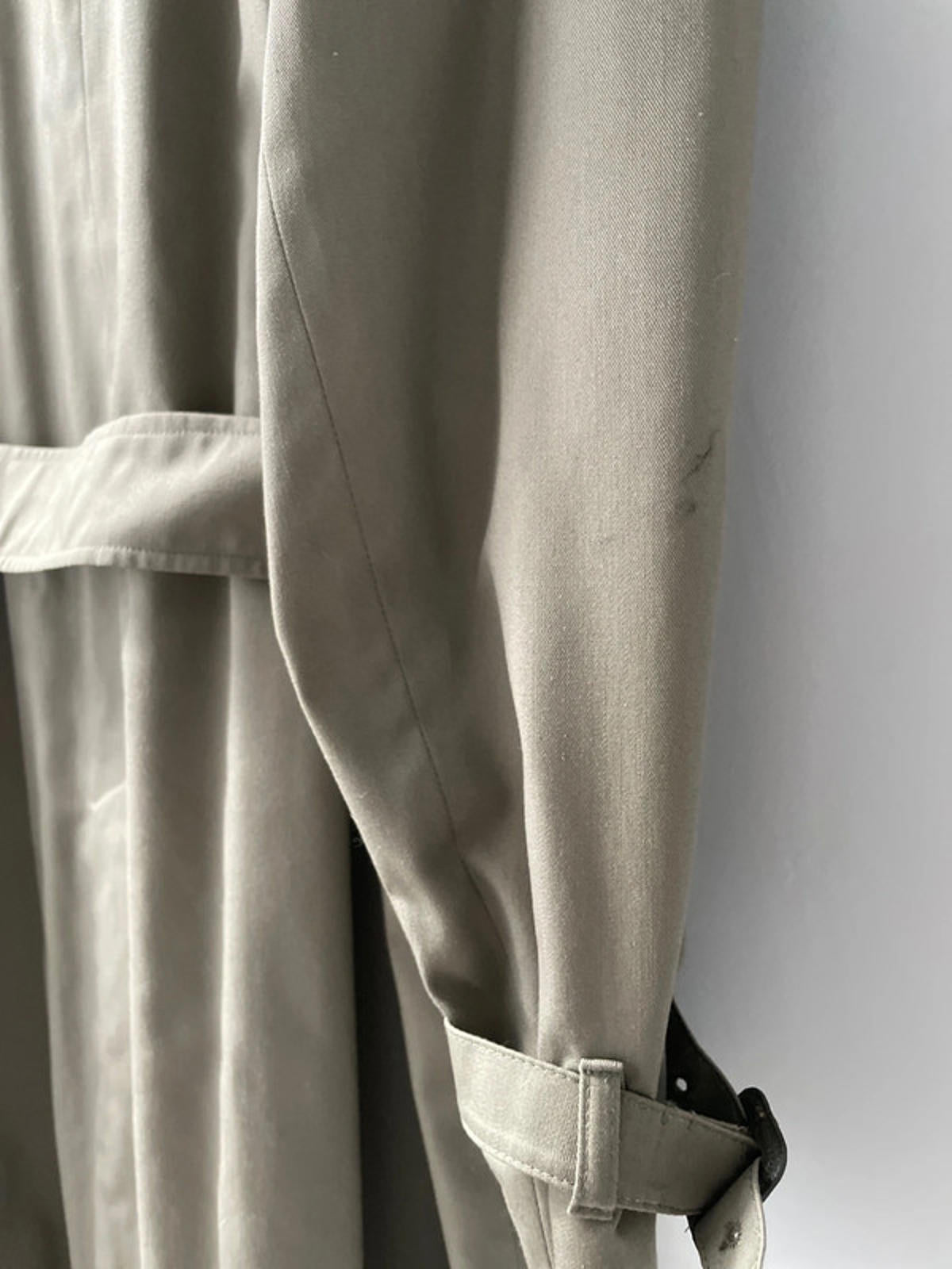 Men’s Aquascutum Trench Coat With Checked Lining In Khaki - Large - 2451