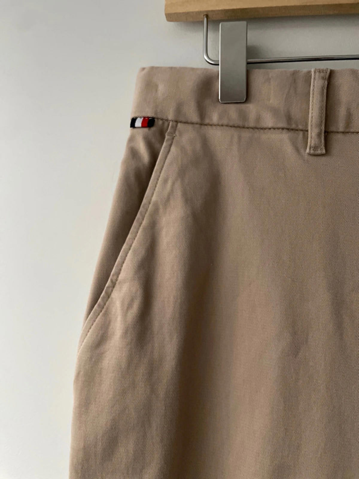 Men’s Tommy Hilfiger Denton Straight Leg Chino Trousers In Beige - W32/L32 -2874