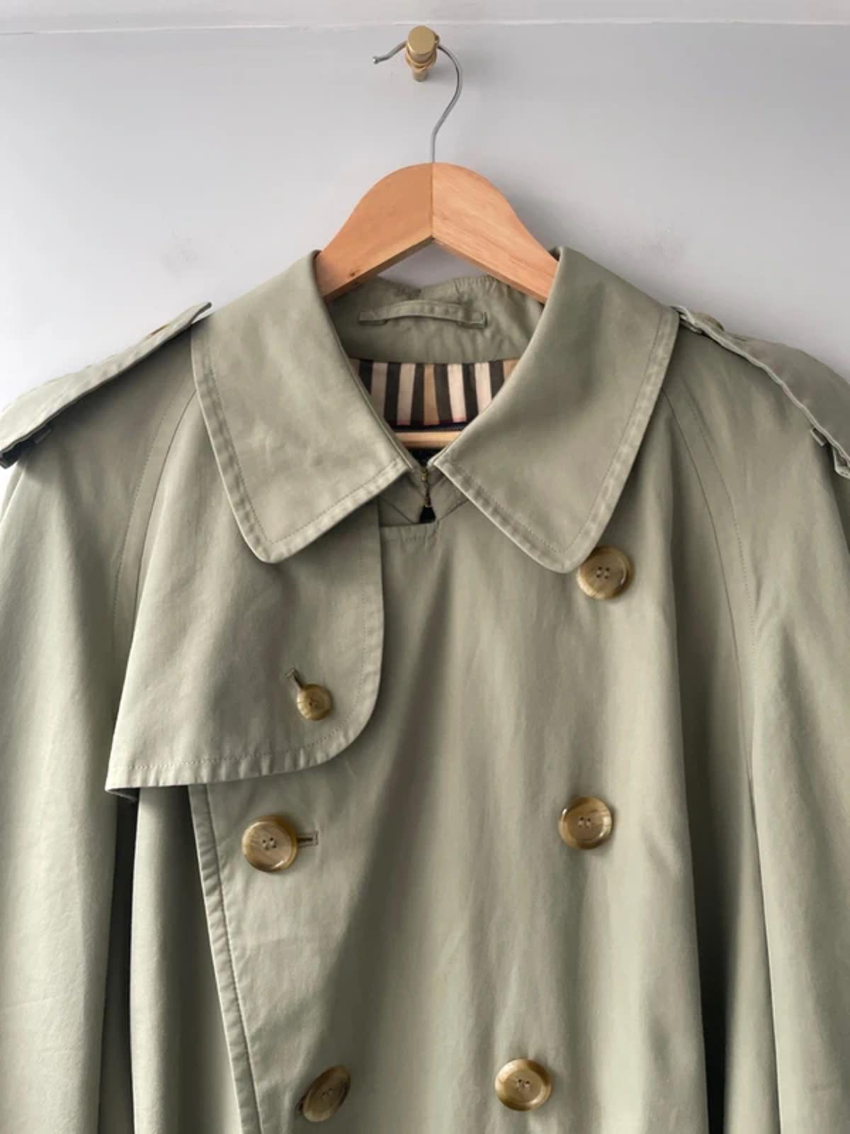 Women’s Burberry Kensington Vintage Double Breasted Trench Coat in Light Green - Uk16 - 3000