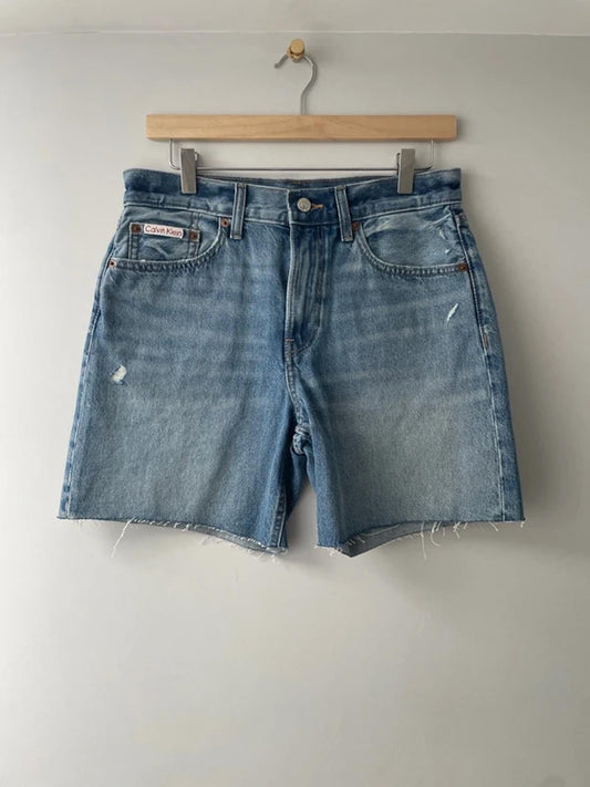 Women’s Calvin Klein 90’s Fit Midi Distressed Denim Shorts In Blue - W28/6.5 - 3140