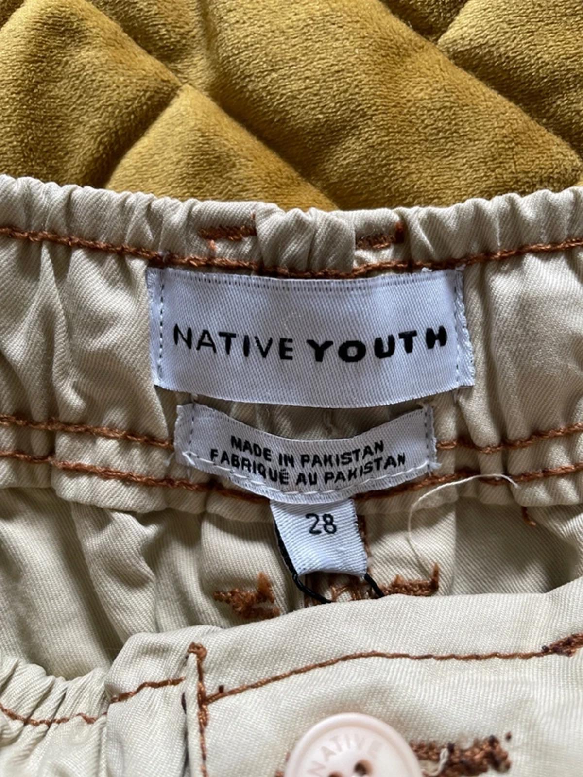Women’s Native Youth Baggy Fit Cargo Shorts In Beige - W28/L6 - 3174