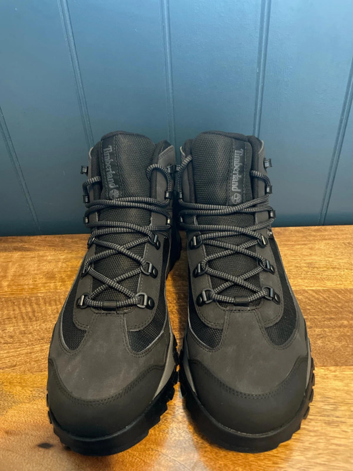 Men’s Timberland Lincoln Peak Mid Premium Leather Boots in Black - UK9 - 2666