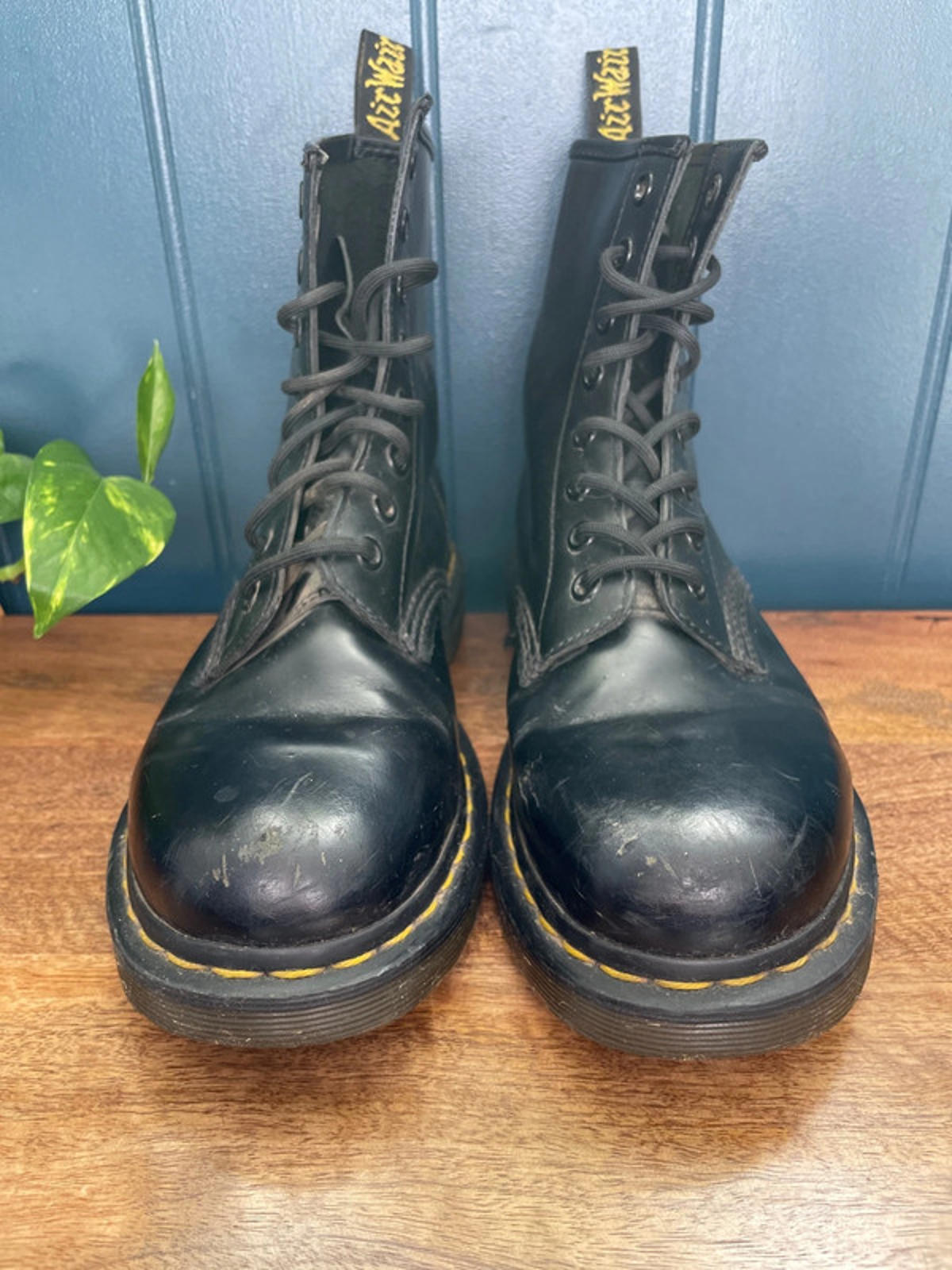 Women’s Dr Martens 11822 Premium Leather Lace Up Boots In Black - UK4- 2171