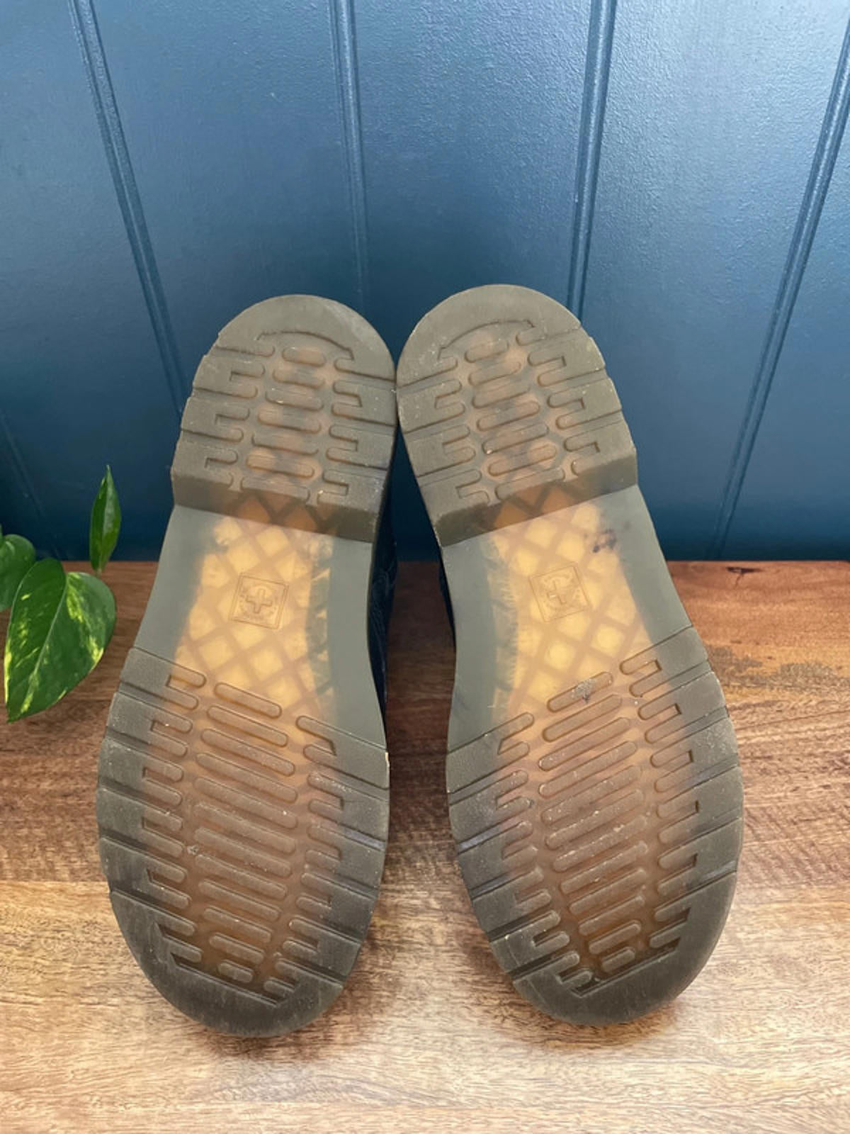 Women’s Dr Martens 1460Y Premium Leather Lace Up Boots In Black - UK5- 2170