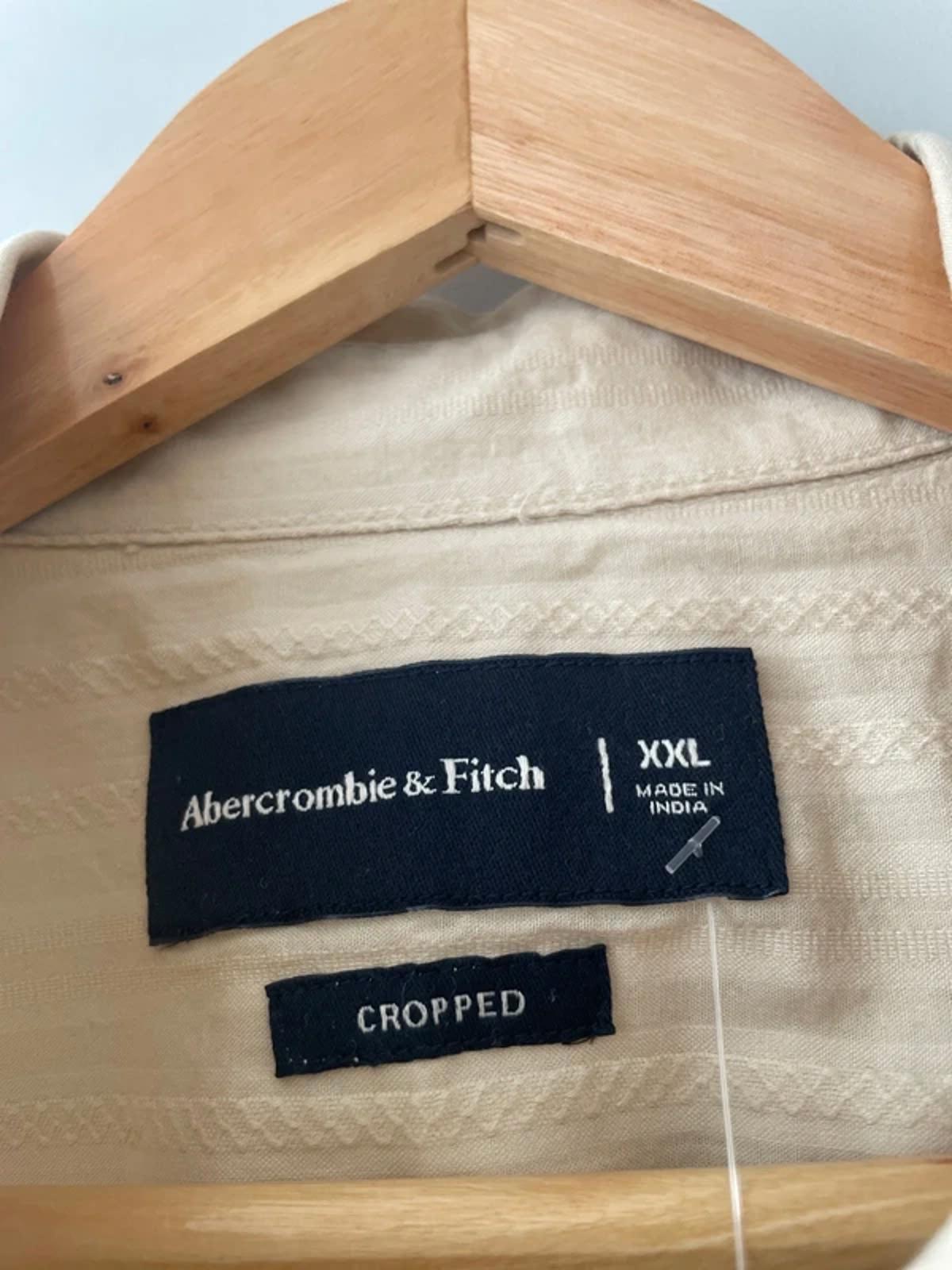 Men’s Abercrombie & Fitch Cropped Fit Short Sleeve Shirt in Beige - XXLarge - 3029