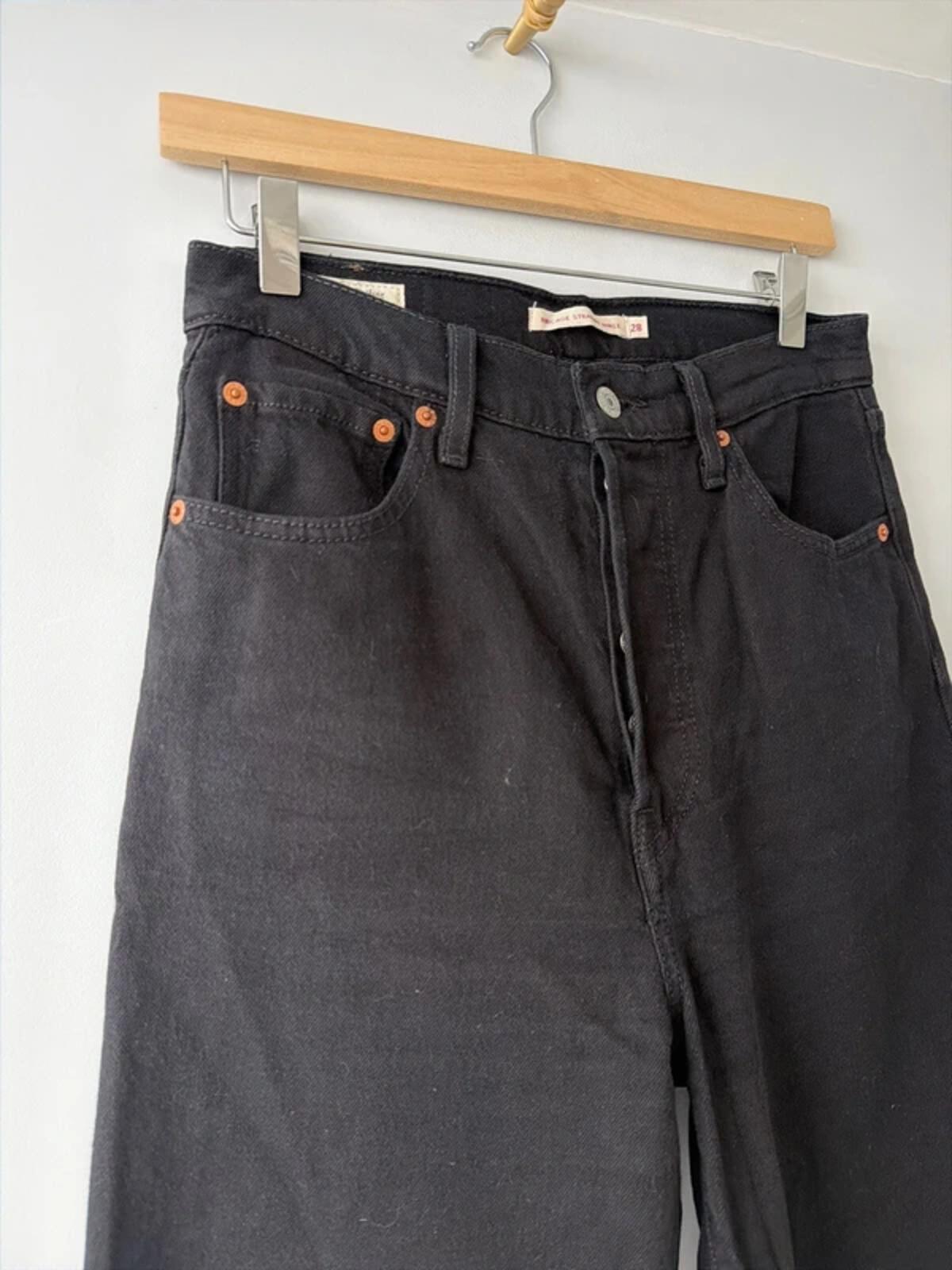 Women’s Levi’s High Waisted Ribcage Straight Fit Jeans In Black - W28/L27 - 3356