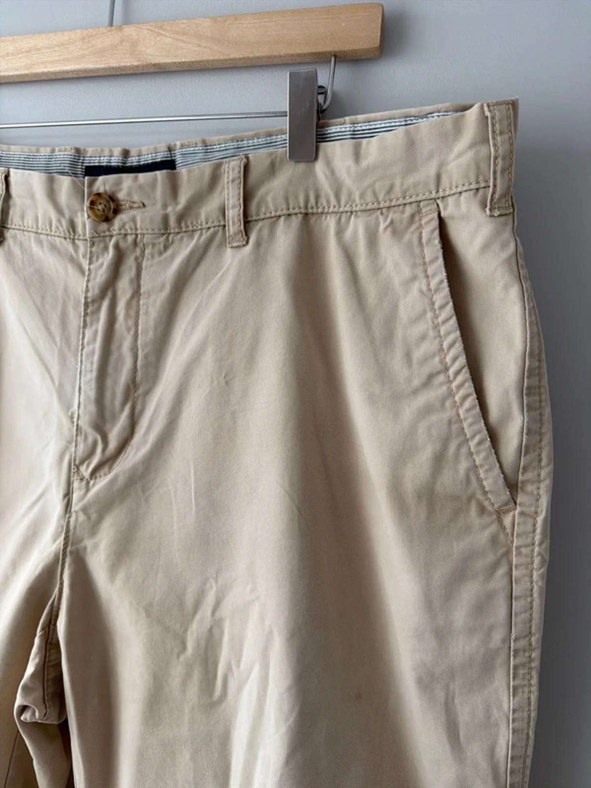Men’s Tommy Hilfiger Classic Fit Chino Shorts In Beige - W38 - 3254