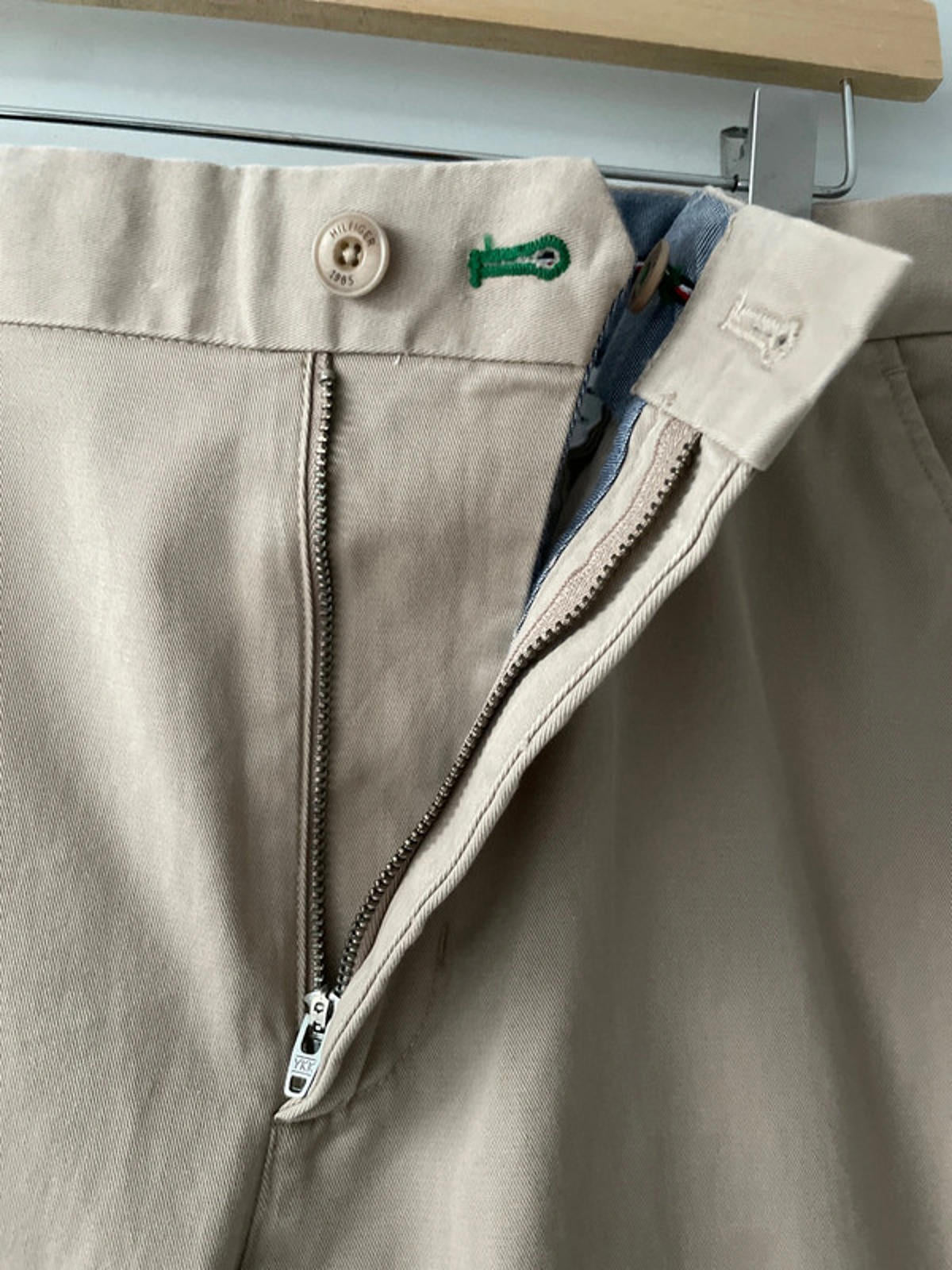 Men’s Tommy Hilfiger Denton Straight Leg Chino Trousers In Beige - W32/L32 -2874