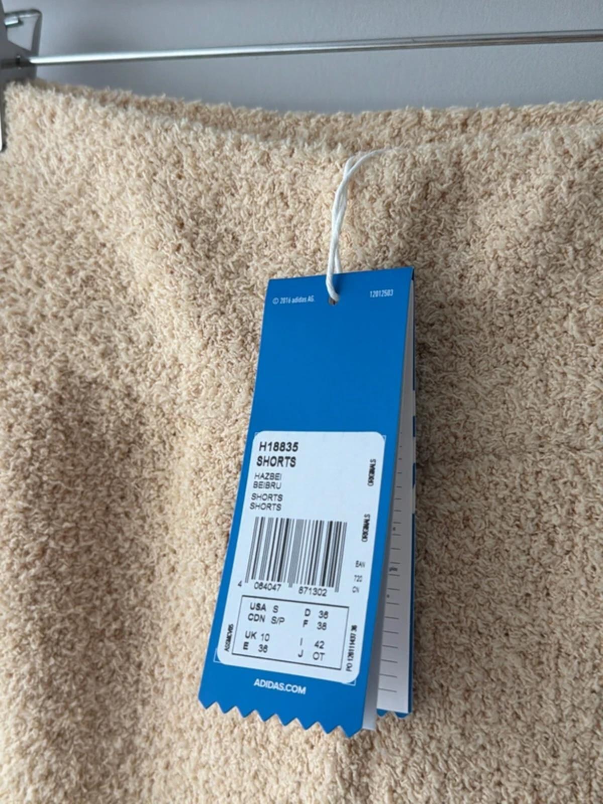 Women’s Adidas Relaxed Risqué Fluffy Texture Knit Shorts In Beige - Uk10 - 3324