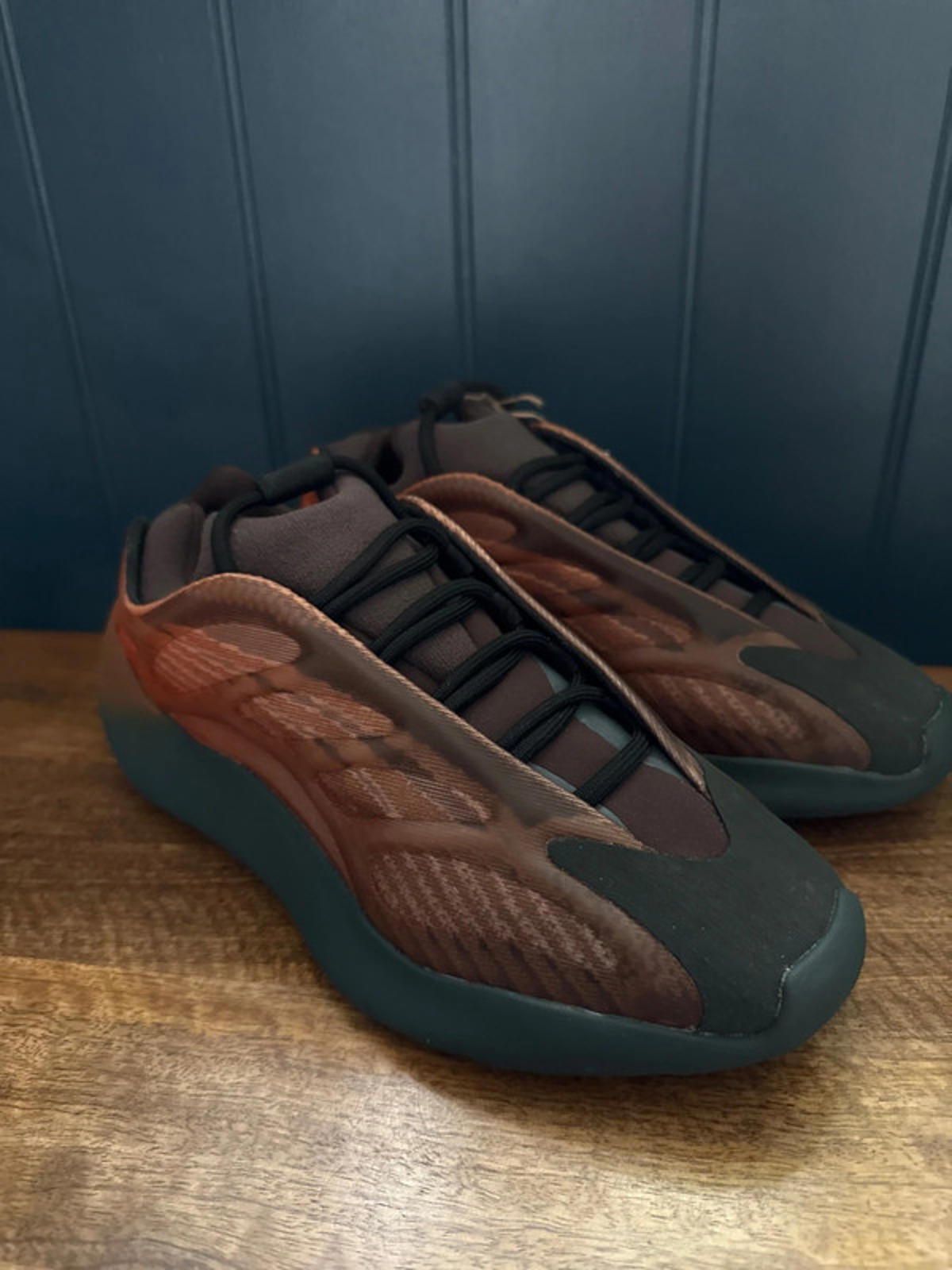 Men’s Yeezy 700 V3 Copper Fade Chunky Sole Trainers - Uk7.5 - 1295