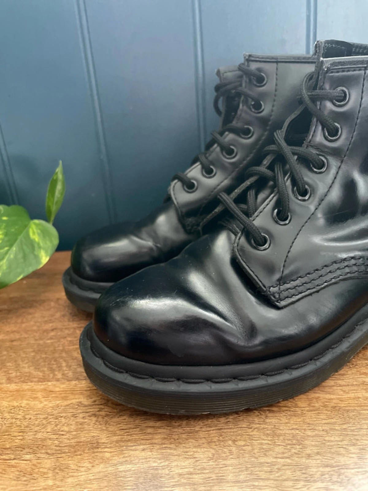 Women’s Dr Martens 101 Premium Leather Lace Up Boots In Black - UK4 - 2160