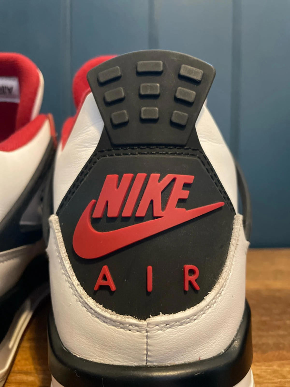 Men’s Nike Air Jordan 4 Retro "Fire Red 2020" Trainers - UK 8 - 2770