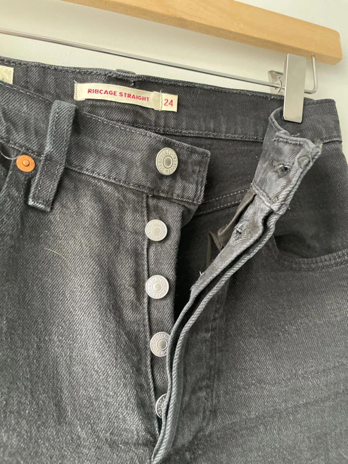 Women’s Levi’s High Waisted Ribcage Straight Fit Jeans In Black - W24/L26 - 2270