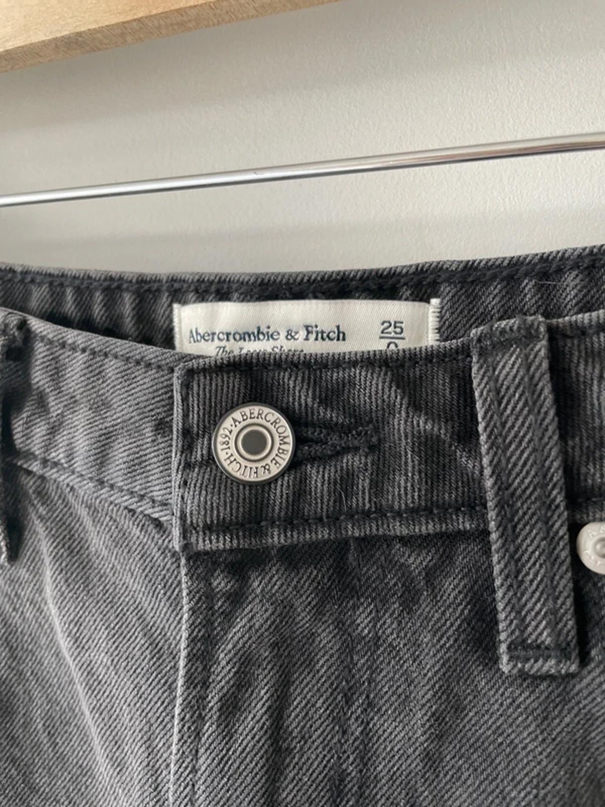 Women’s Abercrombie & Fitch The Loose Short High Rise Shorts In Black - W25/L6 - 3083