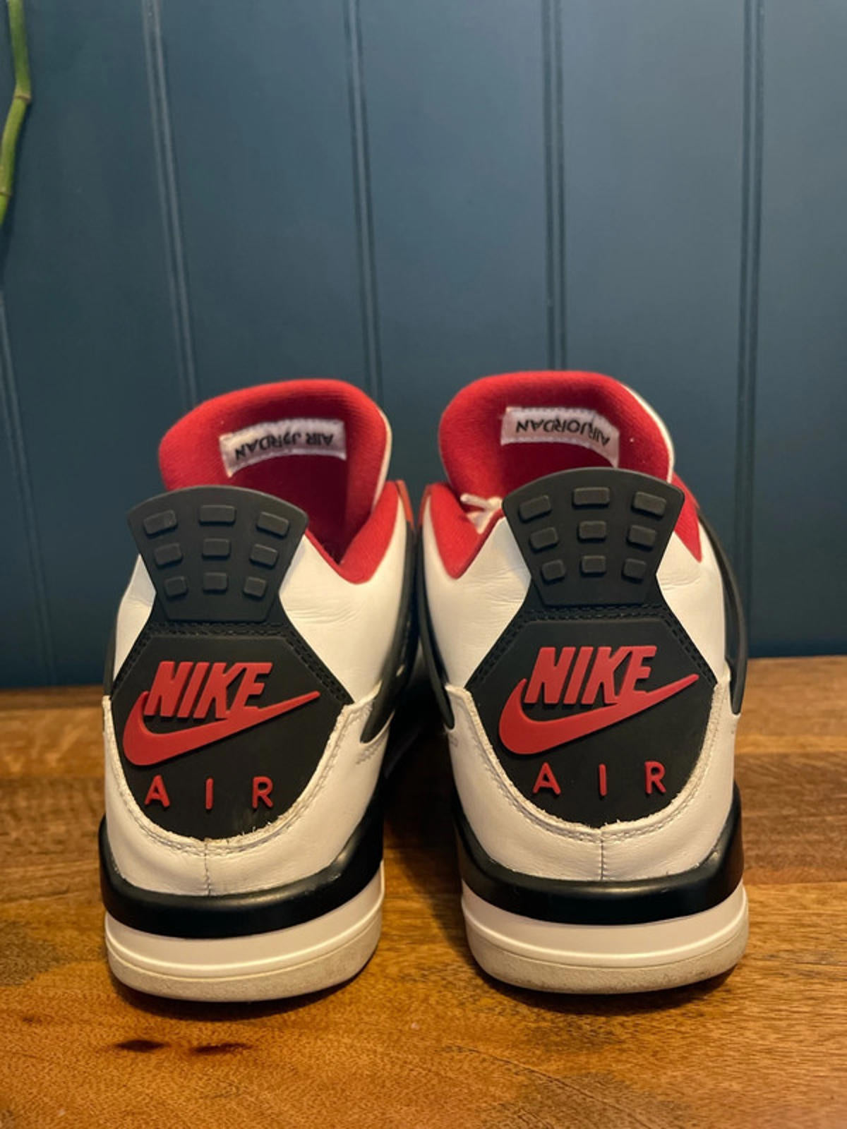 Men’s Nike Air Jordan 4 Retro "Fire Red 2020" Trainers - UK 8 - 2770
