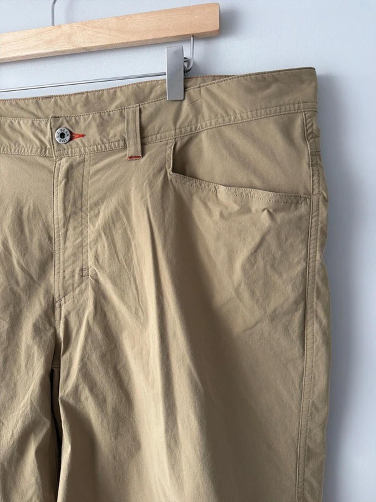 Men’s L.L.Bean Cresta Cargo Shorts In Beige - W40 - 3264
