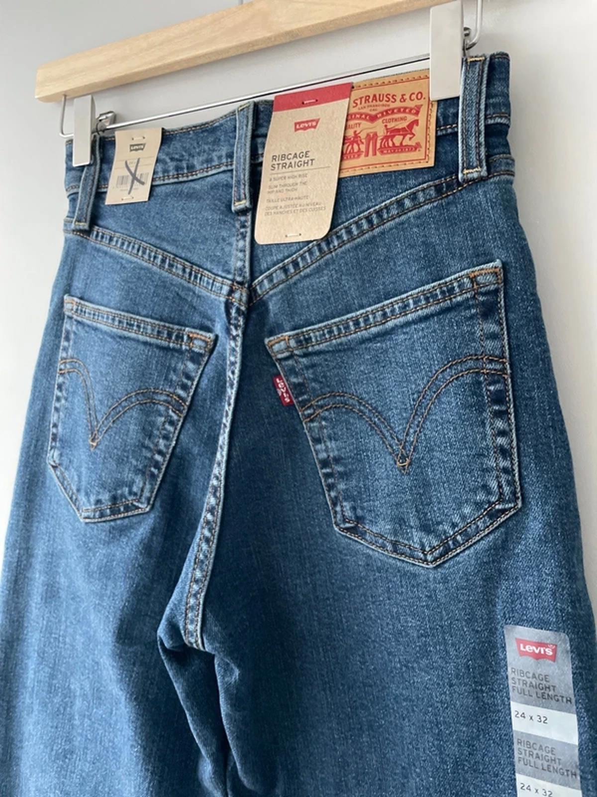 Women’s Levi’s High Waisted Ribcage Straight Fit Jeans In Navy - W24/L32 - 2922