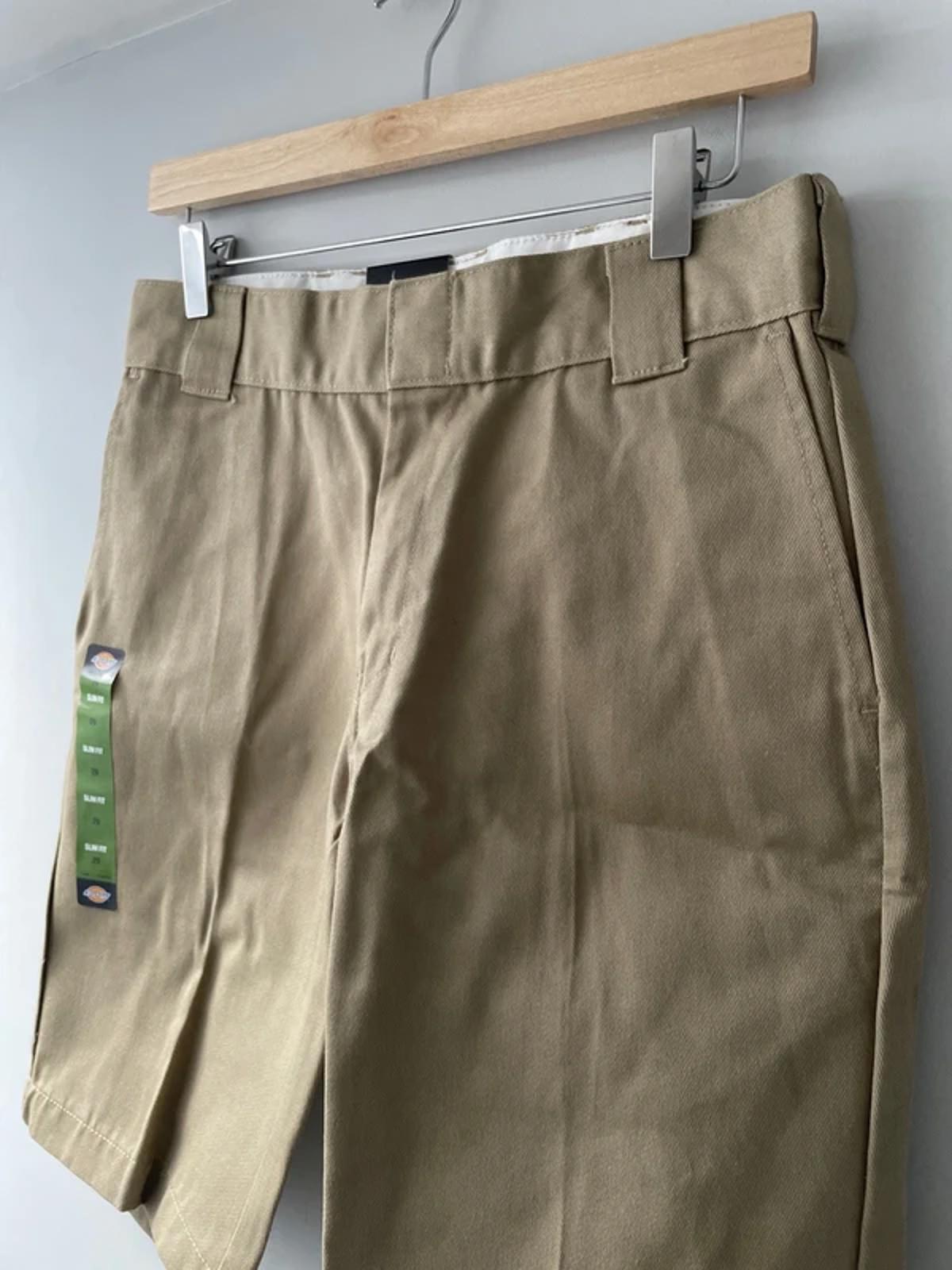 Women’s Dickies Slim Fit High Waist Shorts in Beige - W29/L11 - 2886