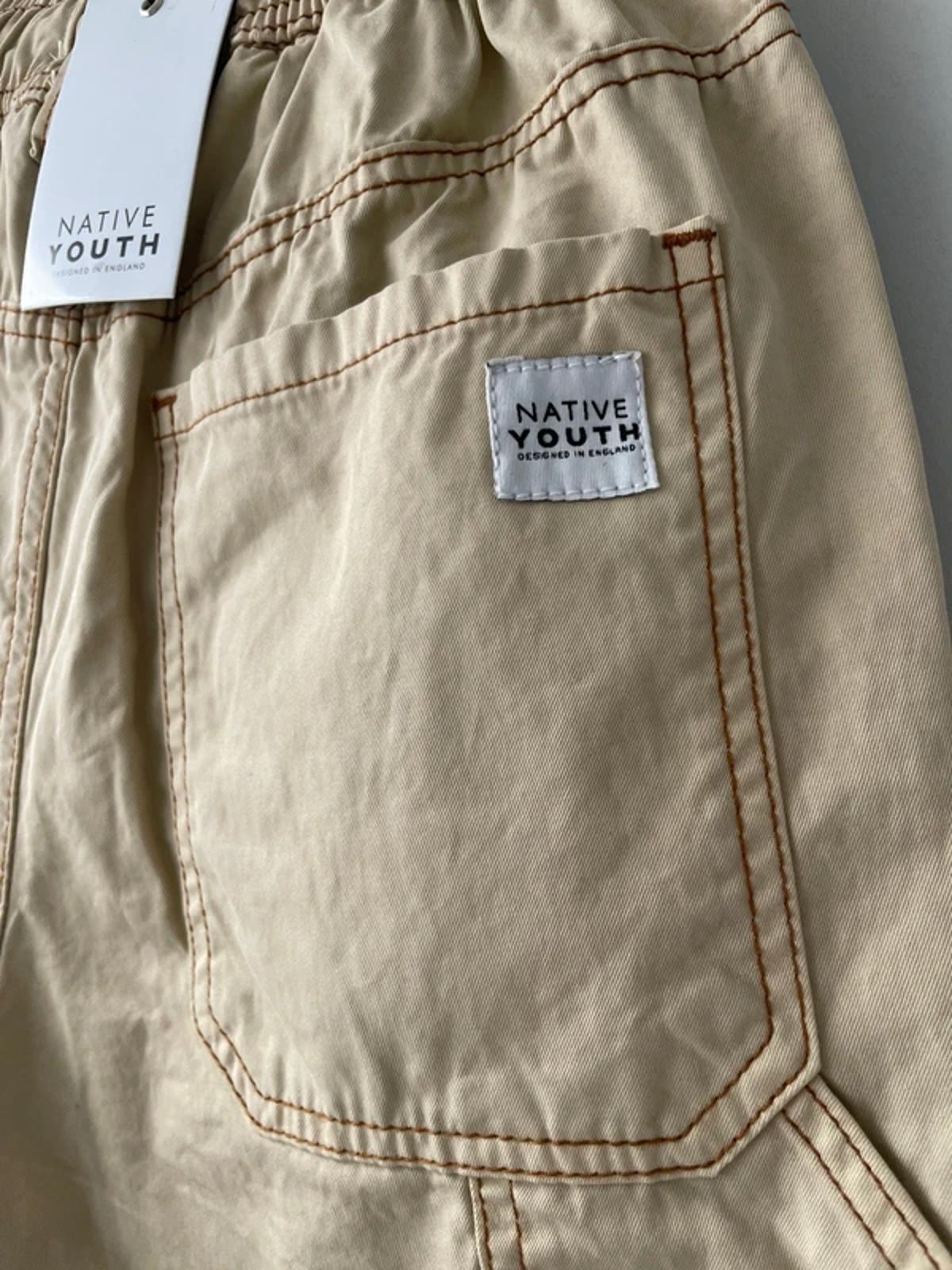 Women’s Native Youth Baggy Fit Cargo Shorts In Beige - W28/L6 - 3174