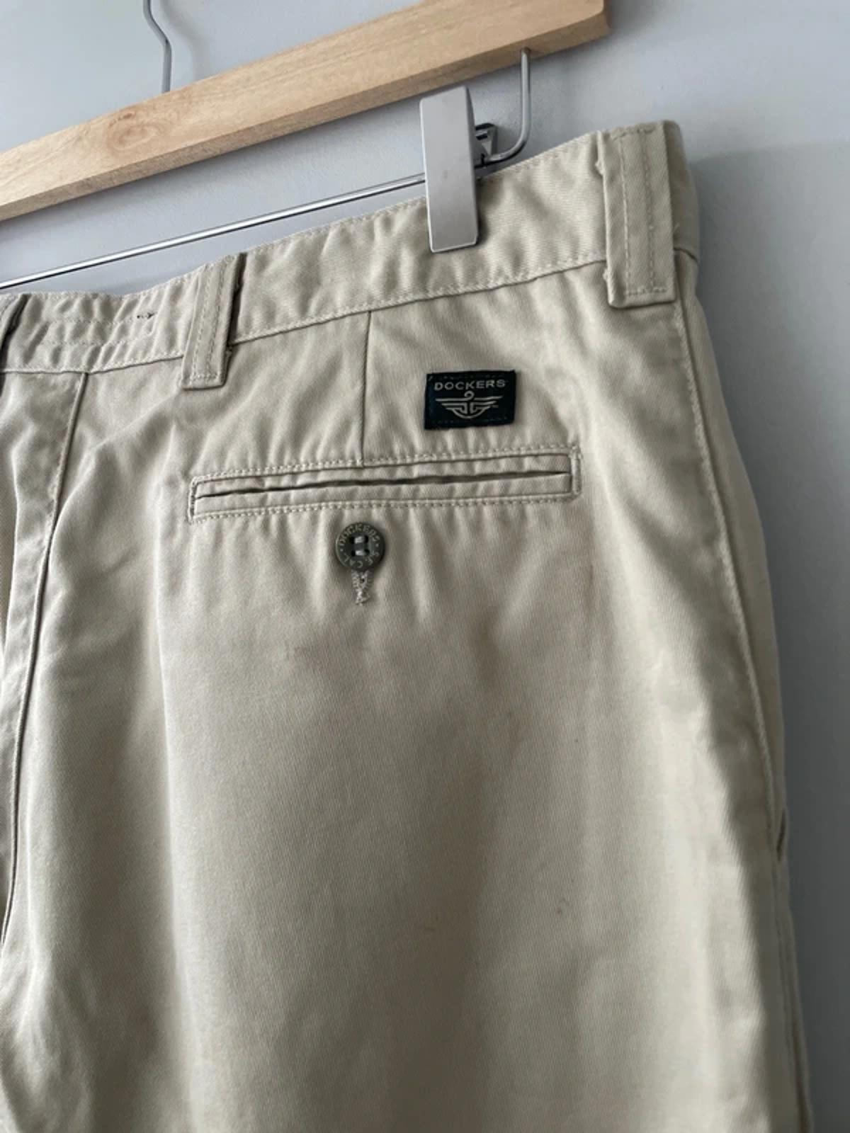 Men’s Dockers Classic Chino Trousers In Beige - W33/L32 - 2965