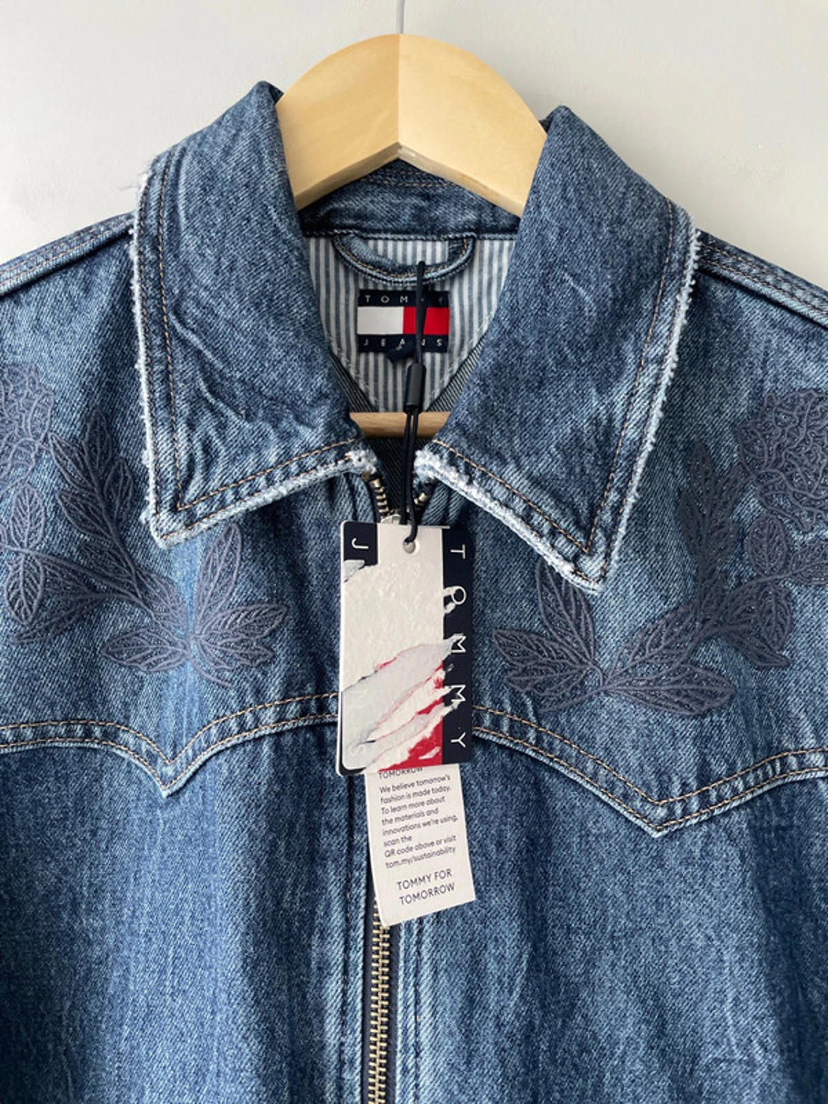 Women’s Tommy Hilfiger Floral Embroidered Denim Jacket In Navy - Small -2432