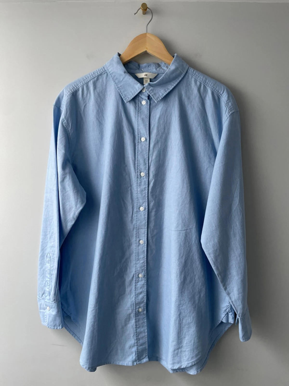 Men’s H&M Oversized Fit Long Sleeve Chambray Shirt In Blue - Medium - 2233