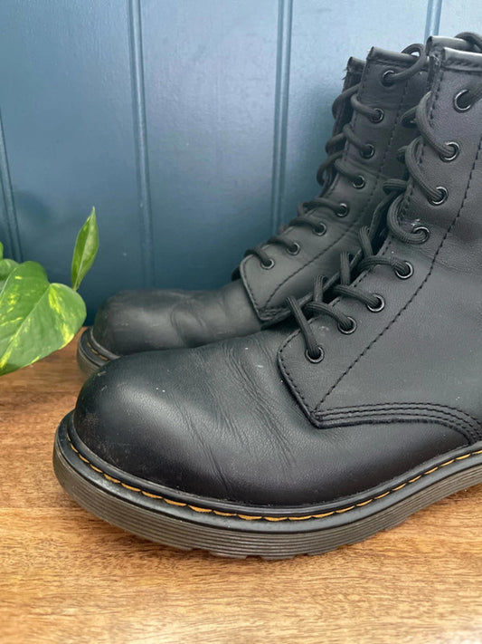 Women’s Dr Martens 1460Y Premium Leather Lace Up Boots In Black - UK5- 2170