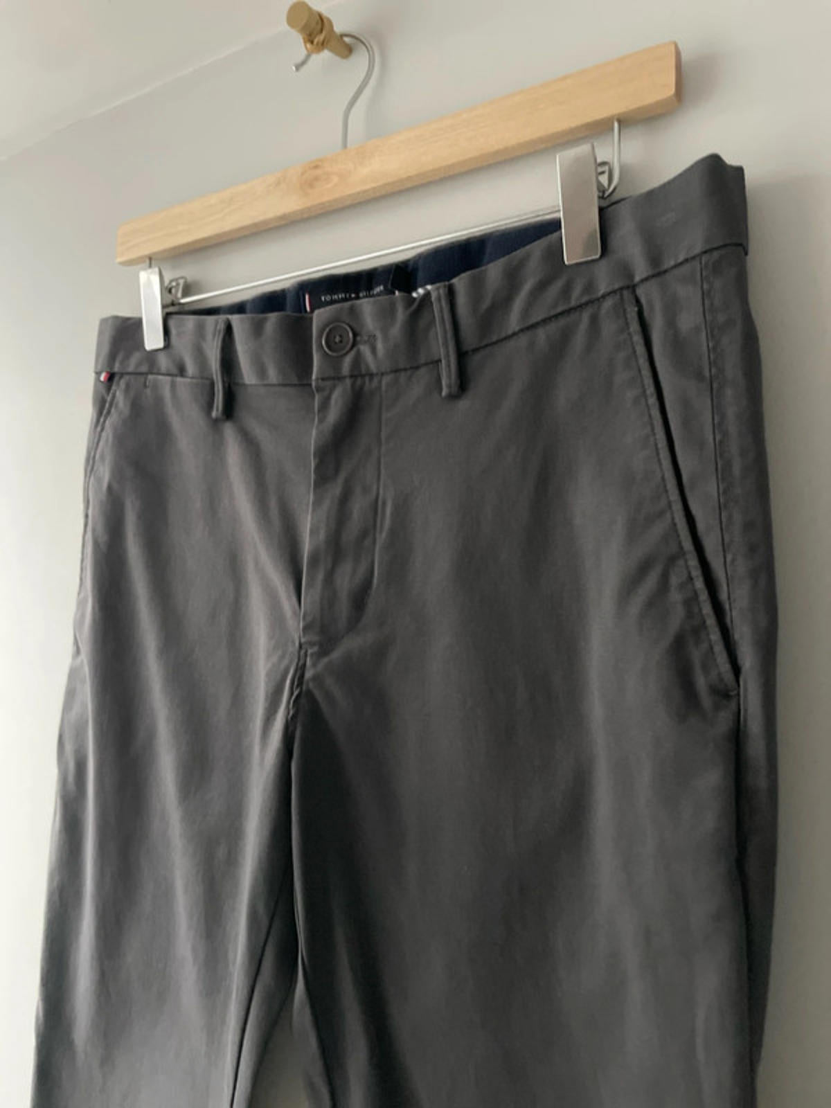 Men’s Tommy Hilfiger Classic Chinos Trousers In Grey - W32/L30 - 2871