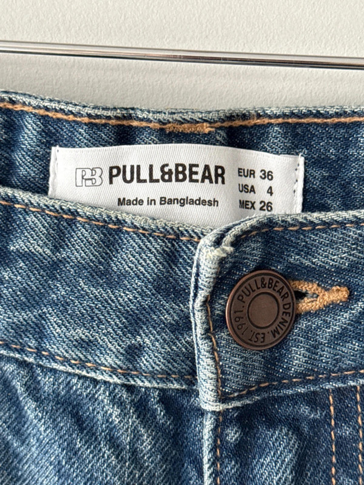 Women’s Pull & Bear Straight Fit Jeans With Wash Effect - UK8 - 1011