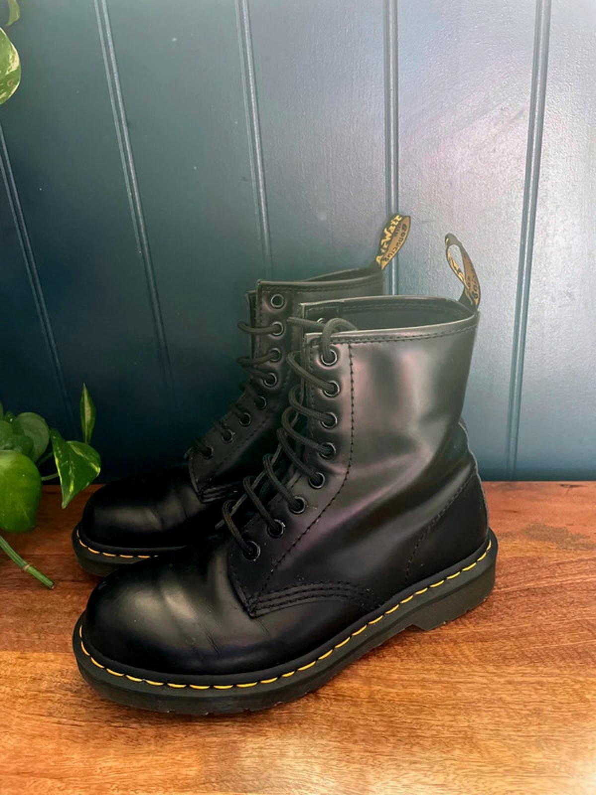 Women’s Dr Martens 11822 Mid Calf Lace Up Boots in Black - UK5 - 2158