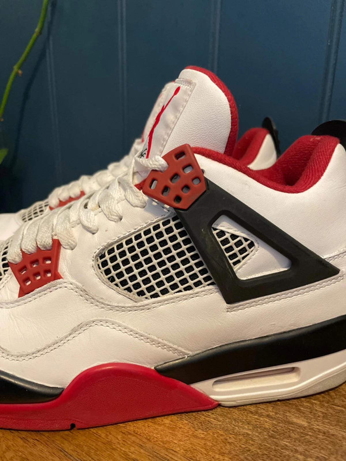 Men’s Nike Air Jordan 4 Retro "Fire Red 2020" Trainers - UK 8 - 2770