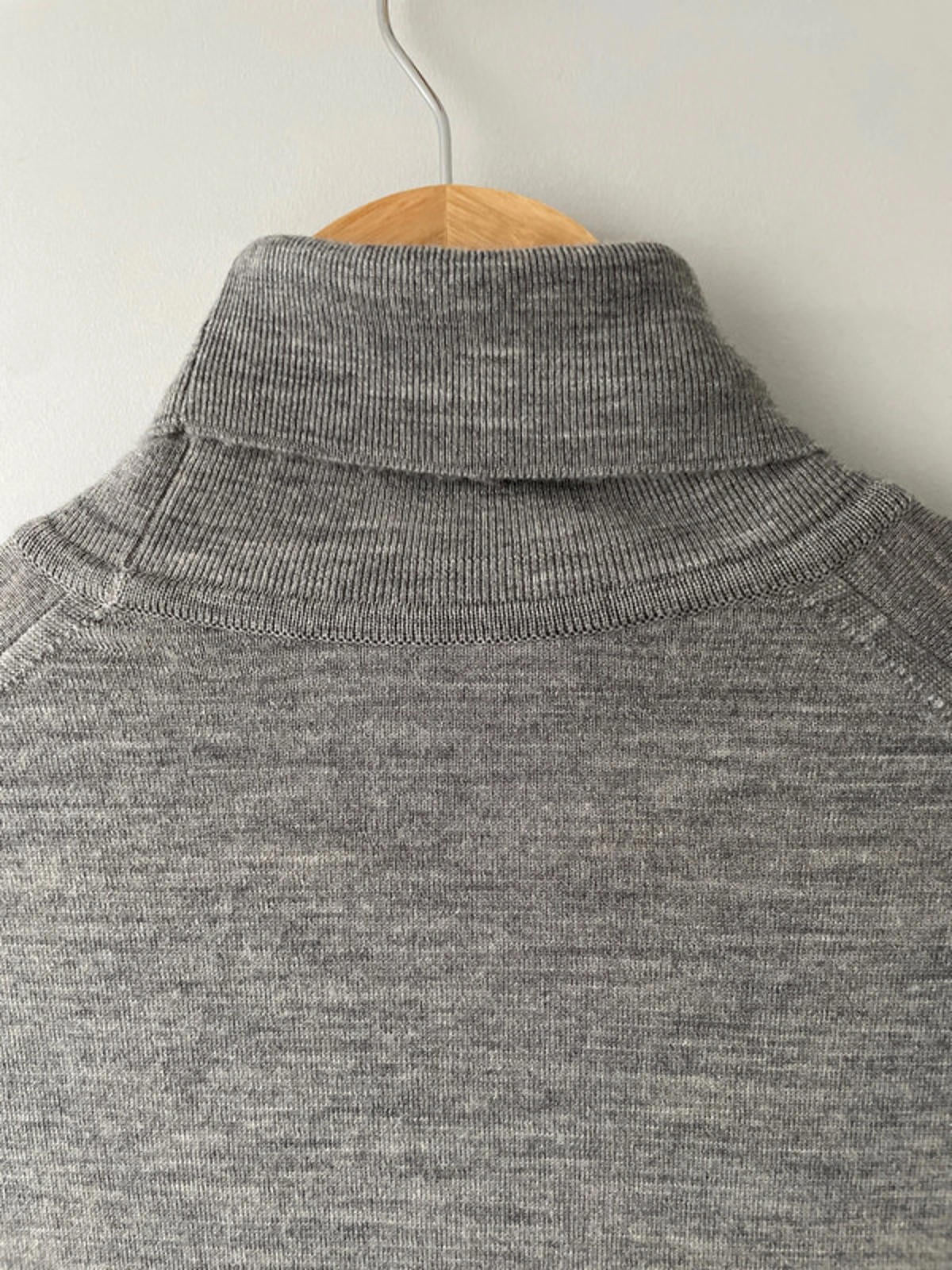Men’s John Smedley 100% Premium Wool Roll Neck Jumper In Grey - 2288 - Medium