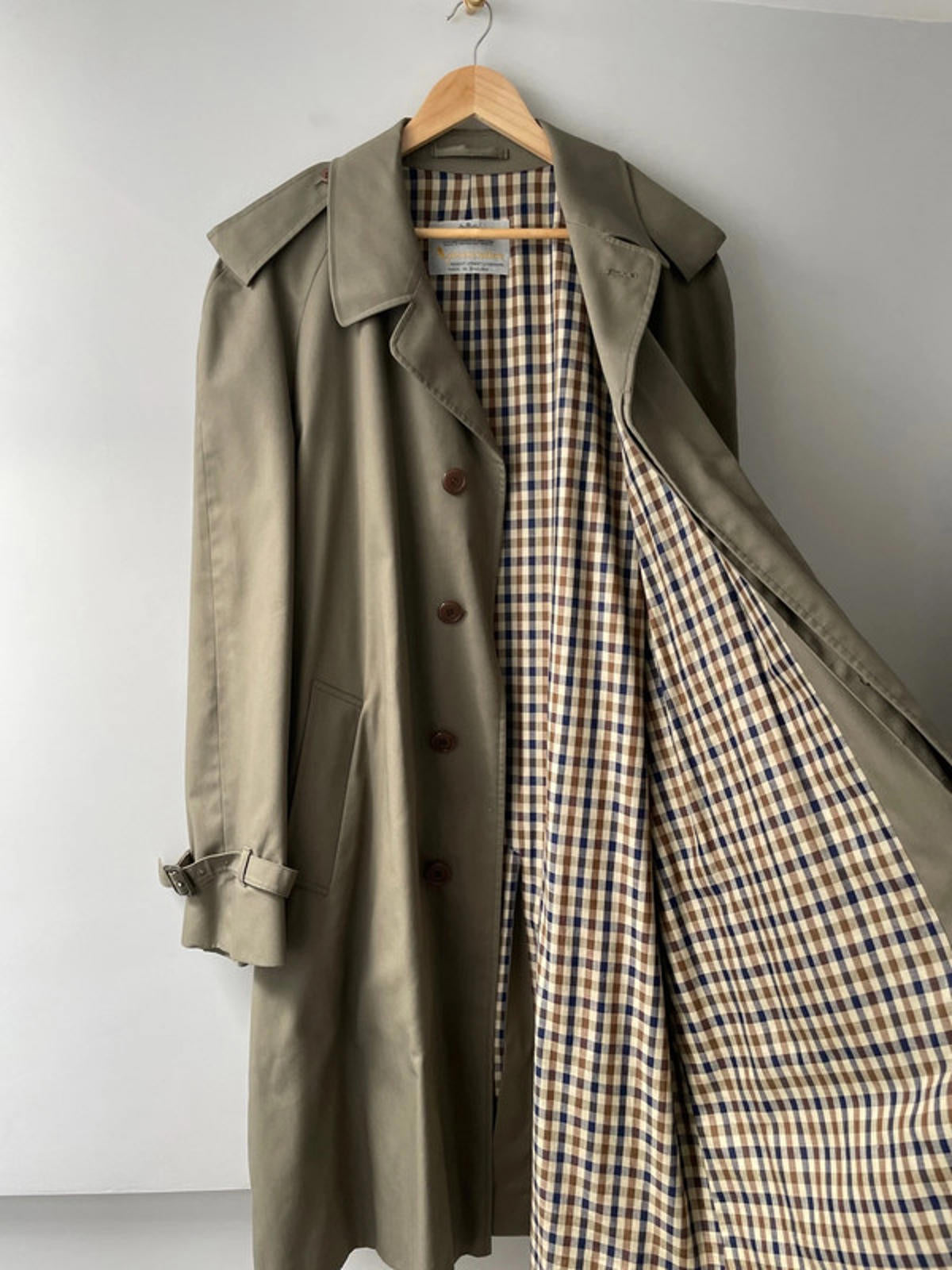 Men’s Aquascutum Trench Coat With Checked Lining In Khaki - Large - 2451