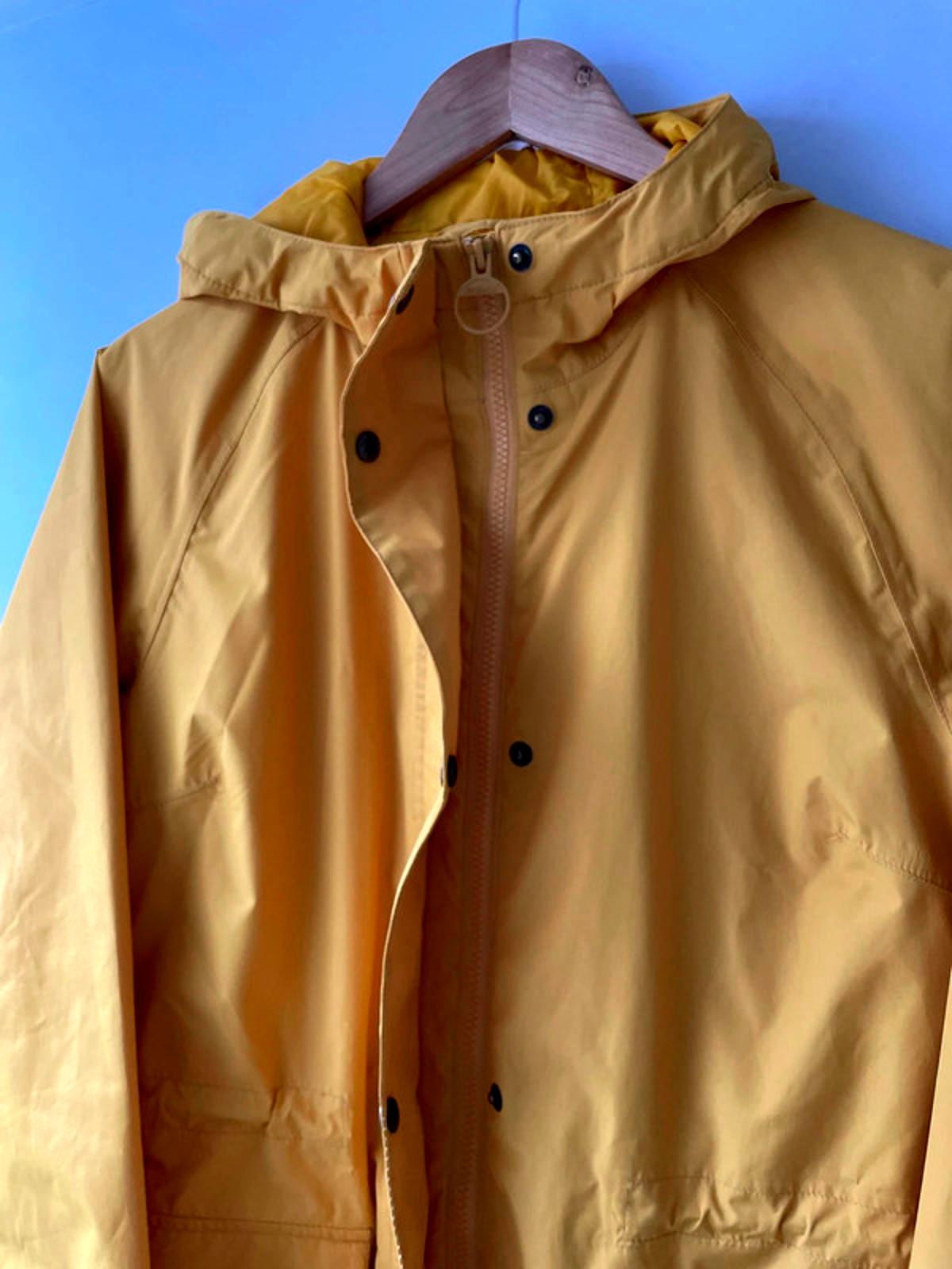 Women’s Barbour Premium Waterproof & Breathable Raincoat in Yellow - UK10 - 2086