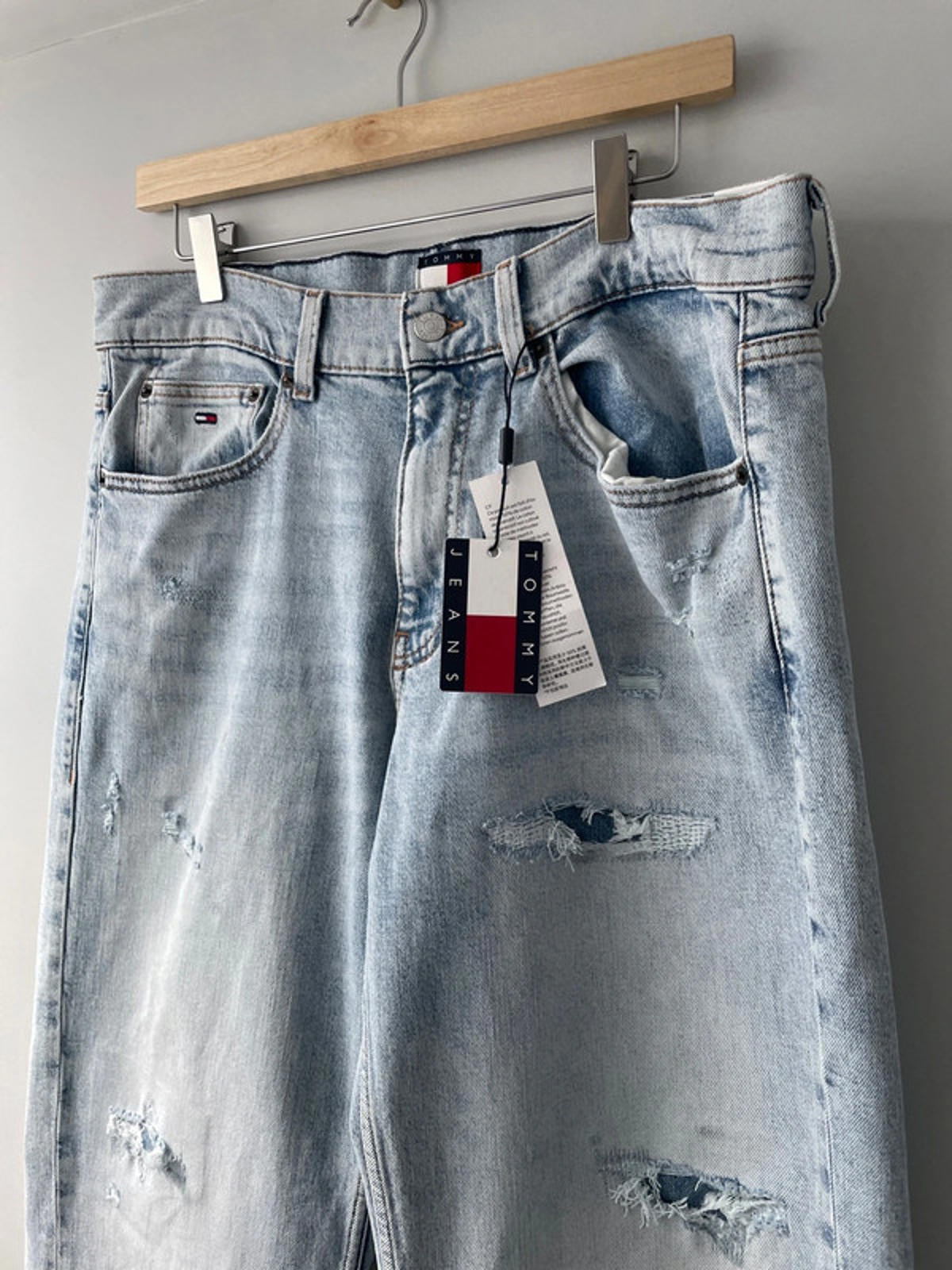 Men’s Tommy Hilfiger Jamie Loose Fit Ripped Effect Jeans In Blue - W32/L32 - 2524