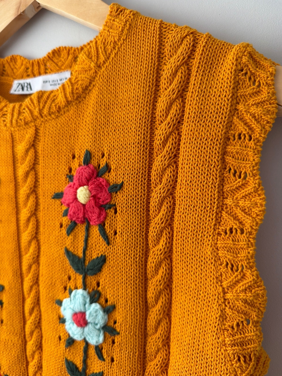 Women’s Zara Knitted Sweater Vest with Floral Embroidery - Small - 3587