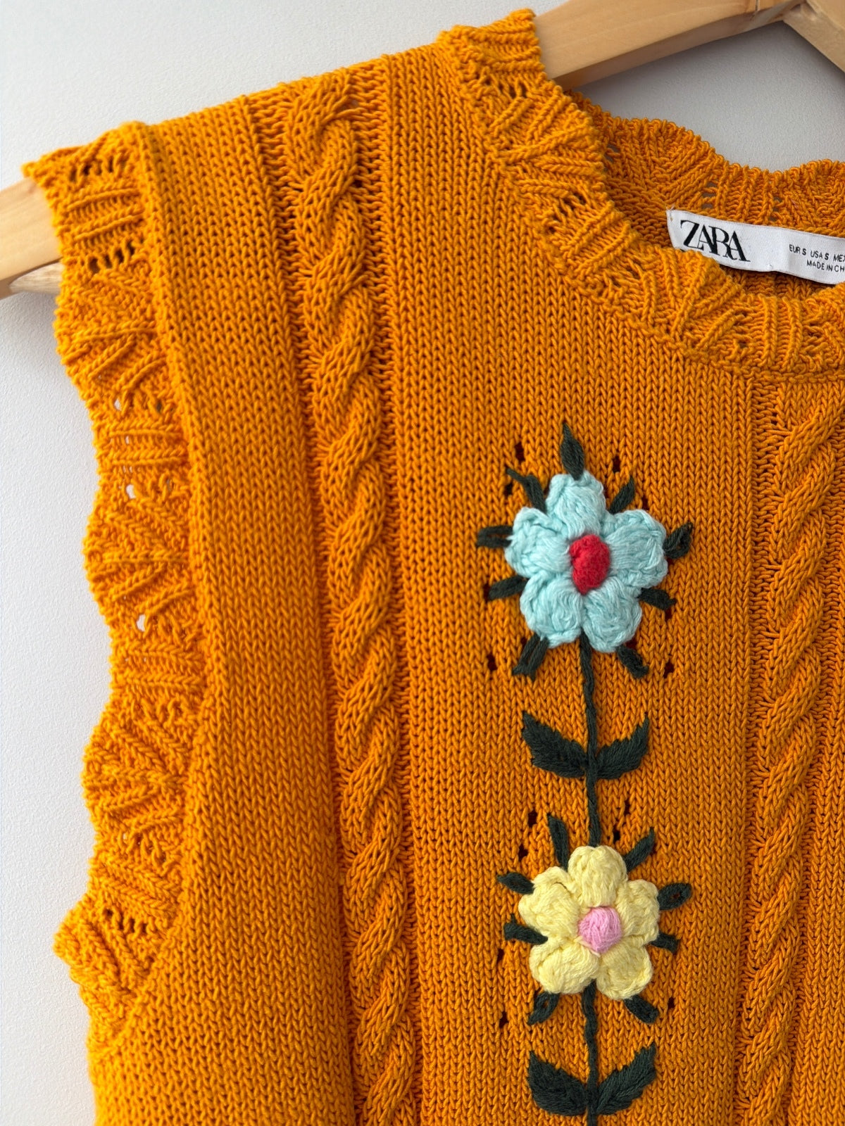 Women’s Zara Knitted Sweater Vest with Floral Embroidery - Small - 3587