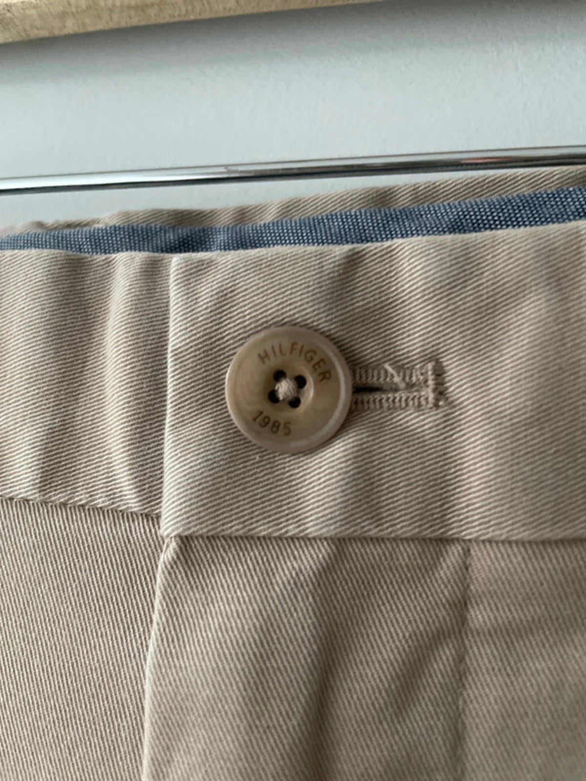 Men’s Tommy Hilfiger Denton Straight Leg Chino Trousers In Beige - W32/L32 -2874