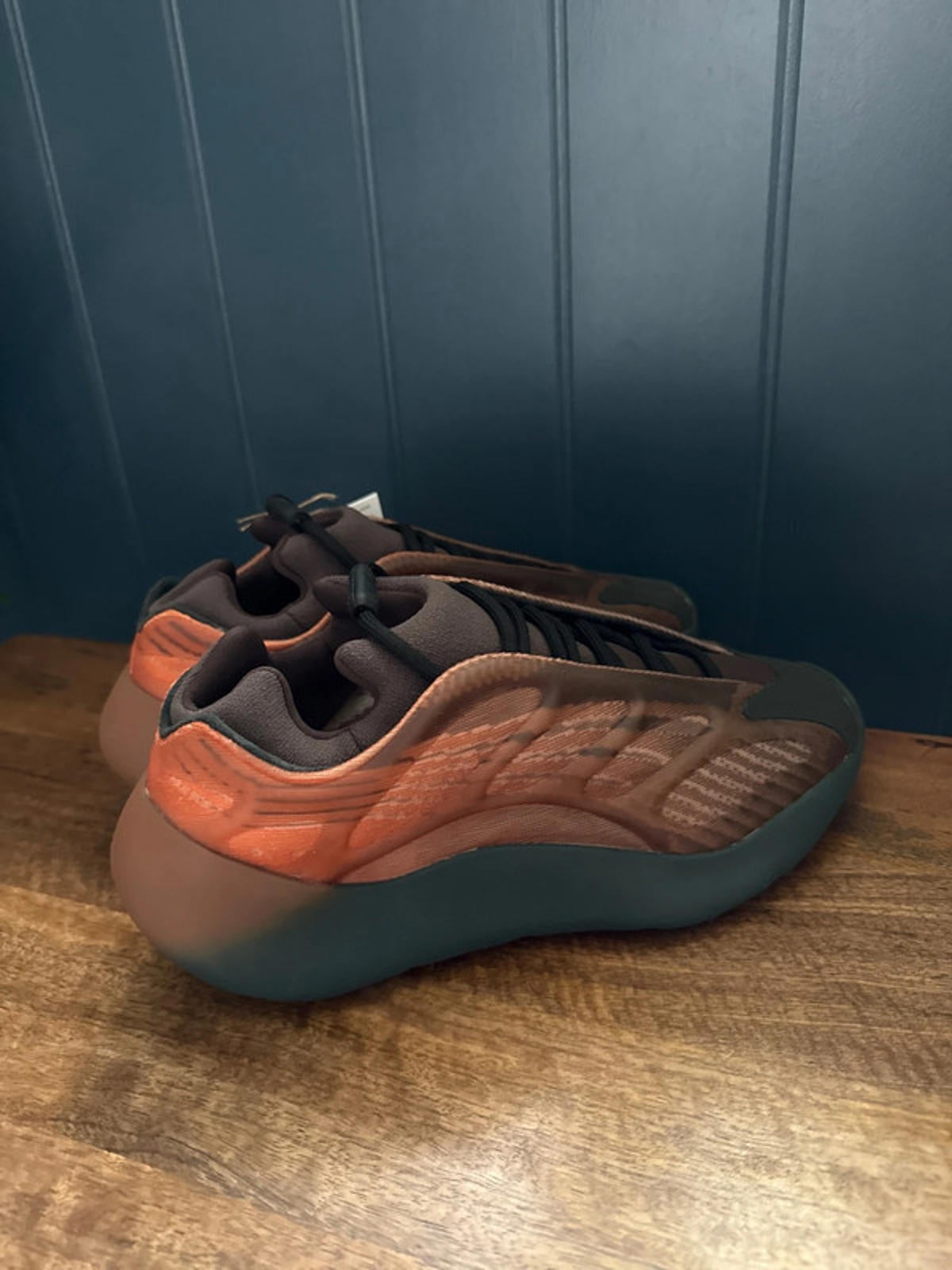 Men’s Yeezy 700 V3 Copper Fade Chunky Sole Trainers - Uk7.5 - 1295
