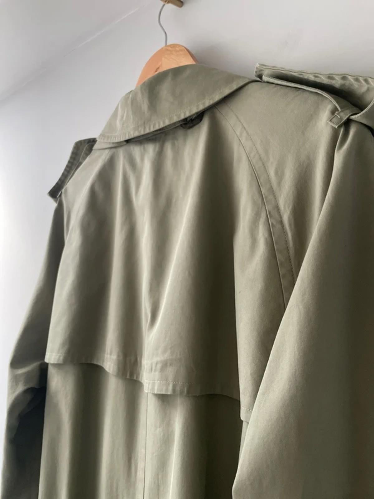 Women’s Burberry Kensington Vintage Double Breasted Trench Coat in Light Green - Uk16 - 3000