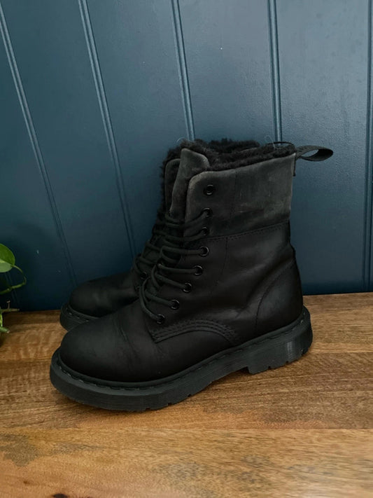 Women’s Dr Marten’s 1460 Kolbert Wintergrip Faux Fur Lined Leather Boots In Black - UK 5 - 2364