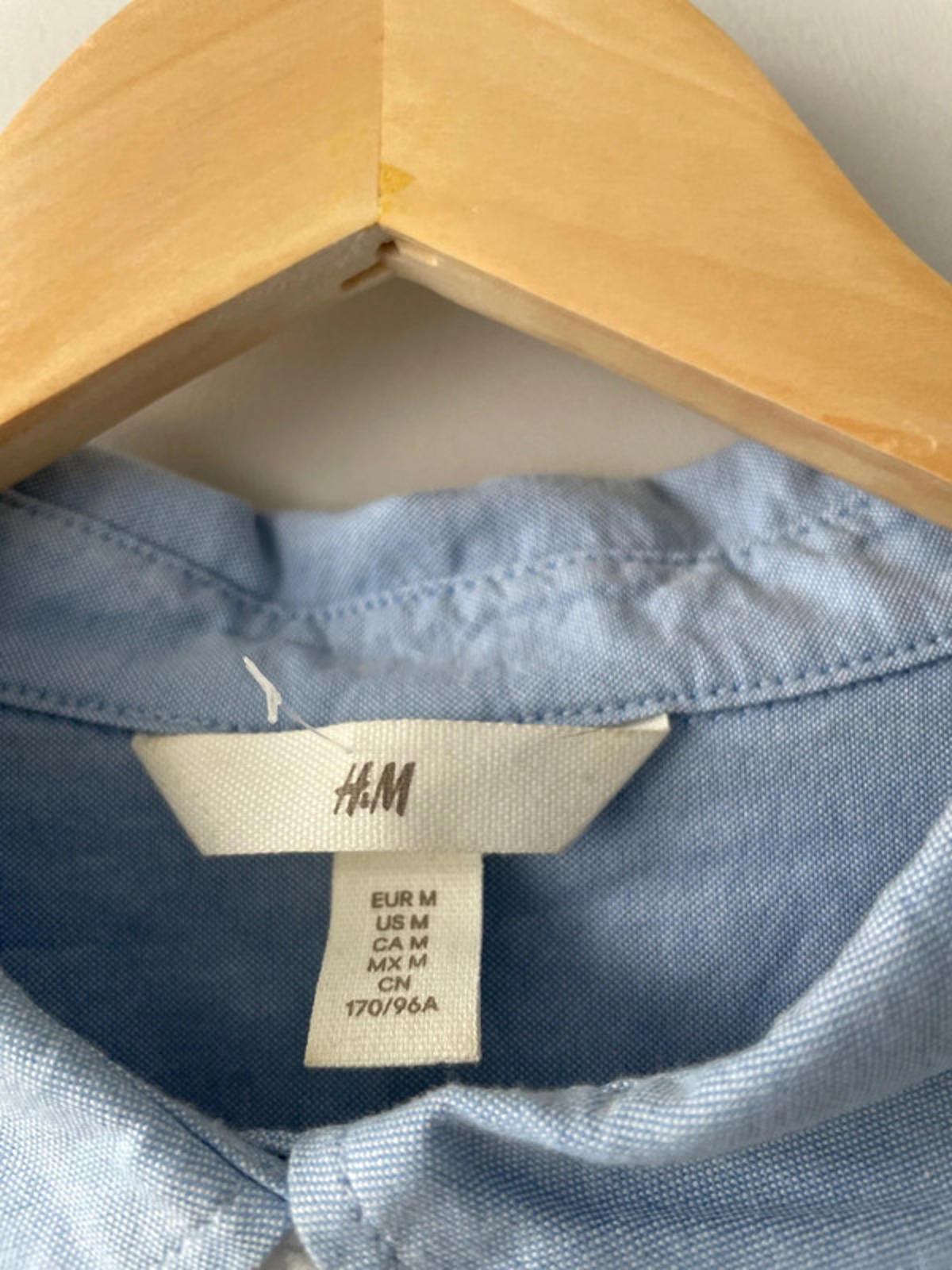 Men’s H&M Oversized Fit Long Sleeve Chambray Shirt In Blue - Medium - 2233