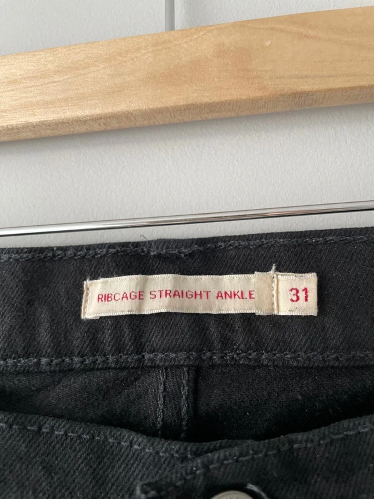 Women’s Levi’s High Waisted Ribcage Straight Fit Jeans In Black - W31/L27 - 2977